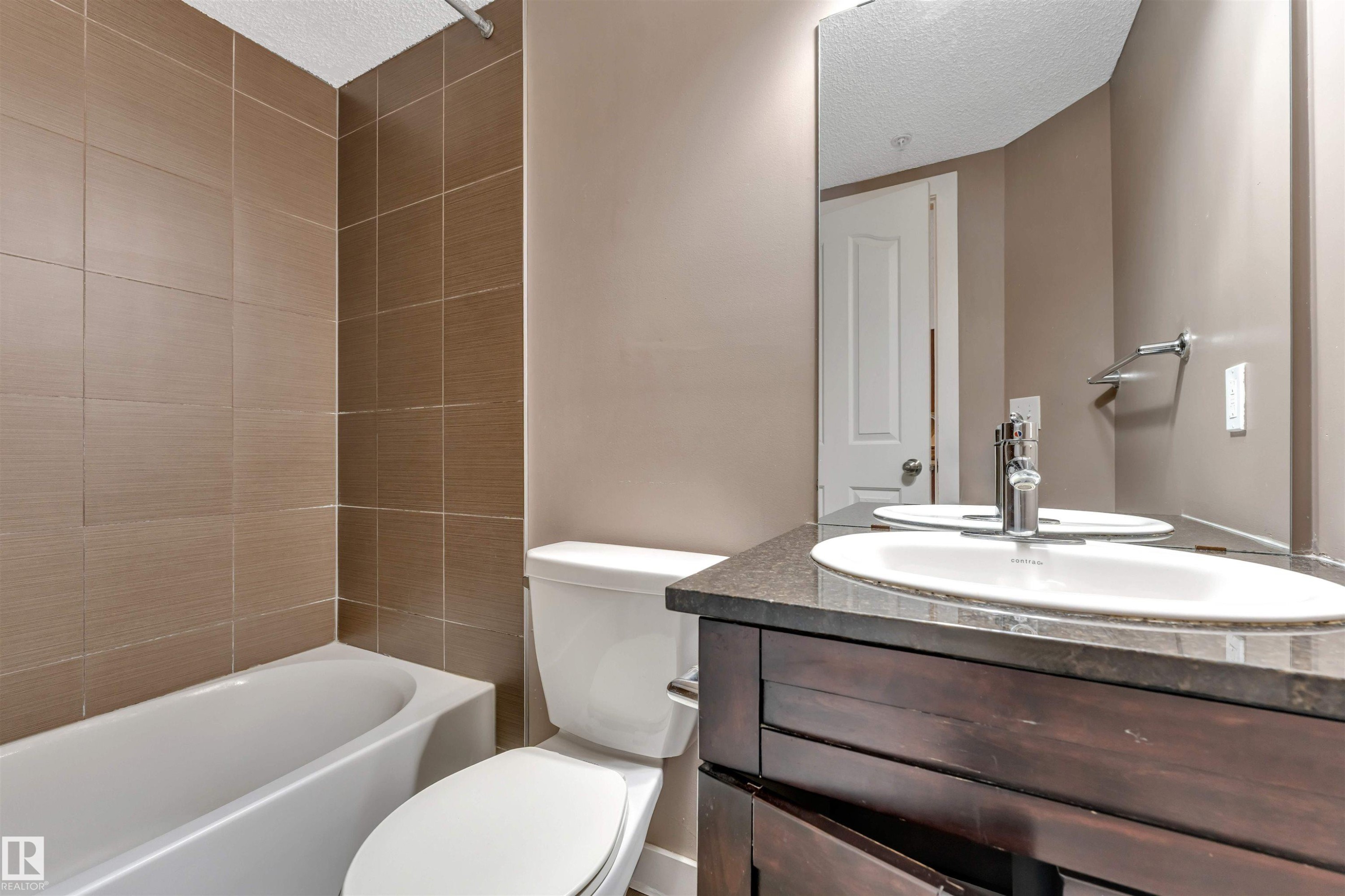 #209 11812 22 Av Sw Sw, Edmonton, AB - Indoor Photo Showing Bathroom