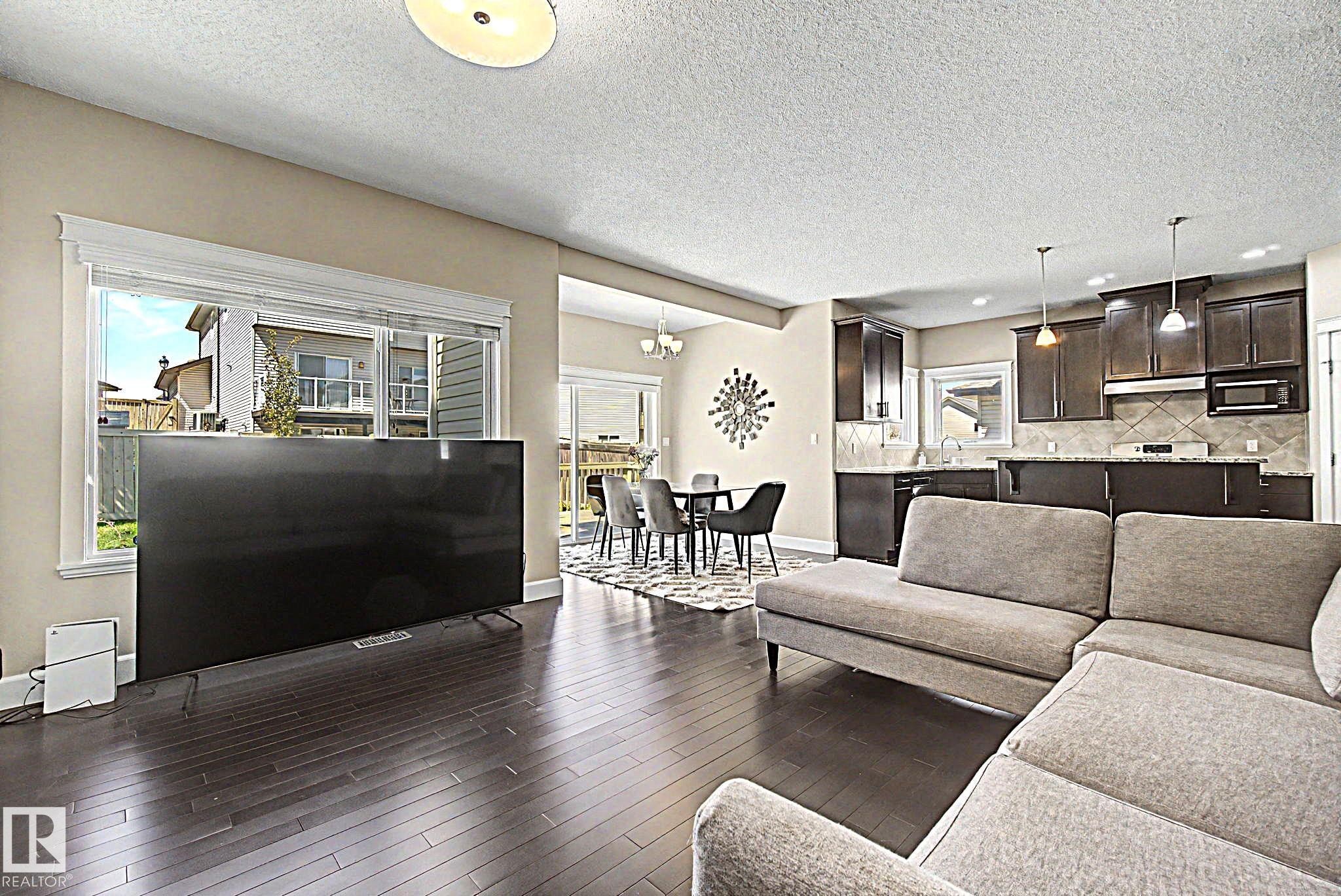 1932 67 Street, Edmonton, AB - Indoor Photo Showing Living Room