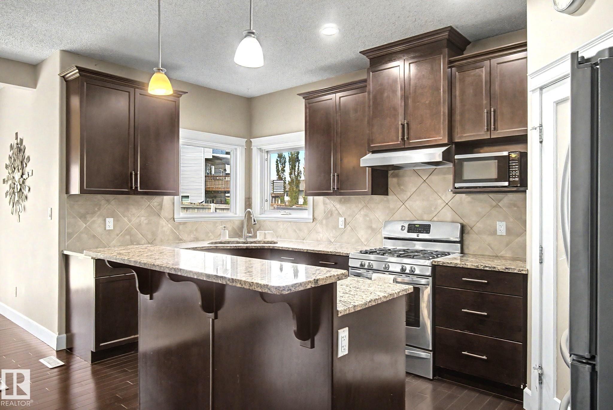 1932 67 Street, Edmonton, AB - Indoor Photo Showing Kitchen With Upgraded Kitchen