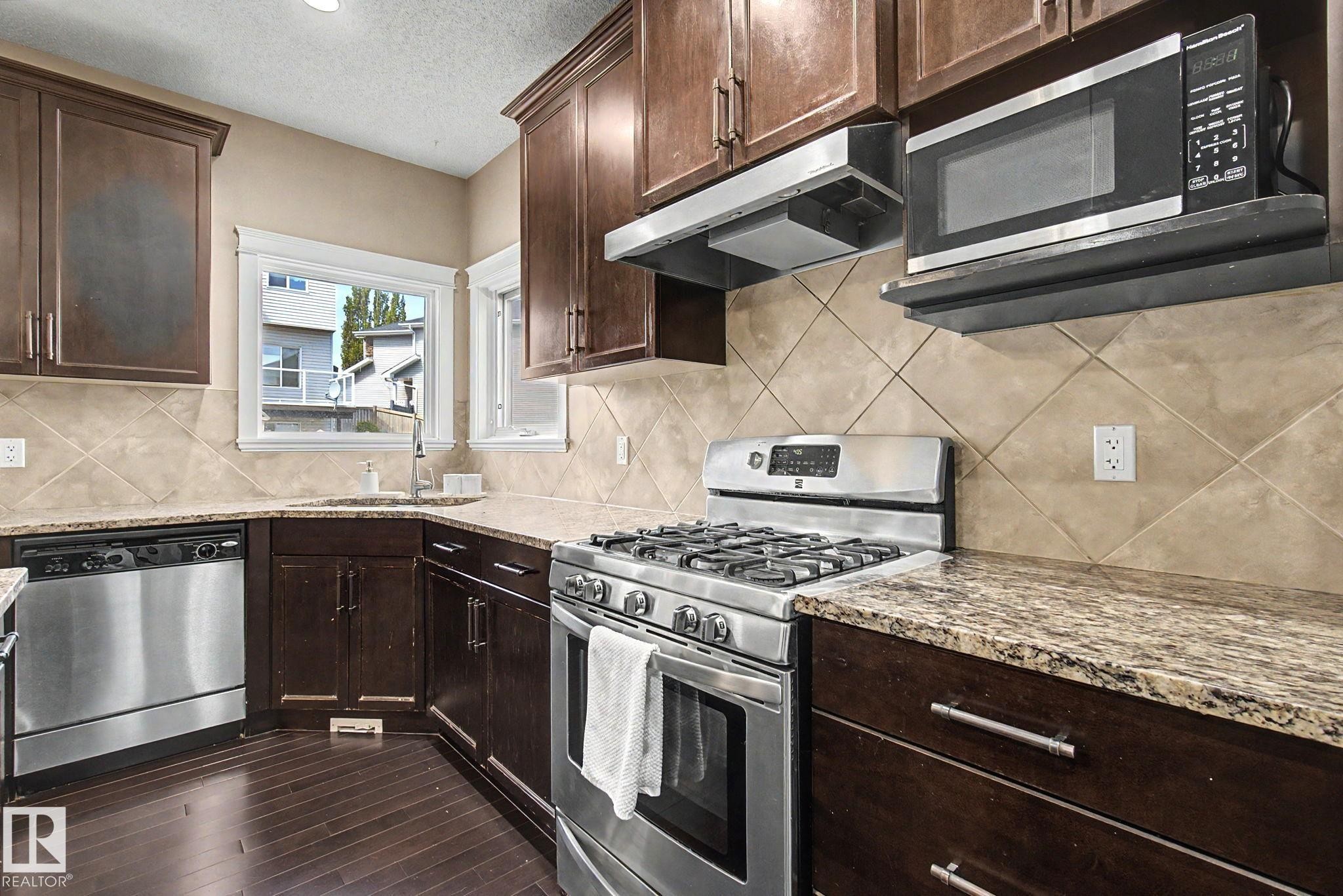 1932 67 Street, Edmonton, AB - Indoor Photo Showing Kitchen With Upgraded Kitchen