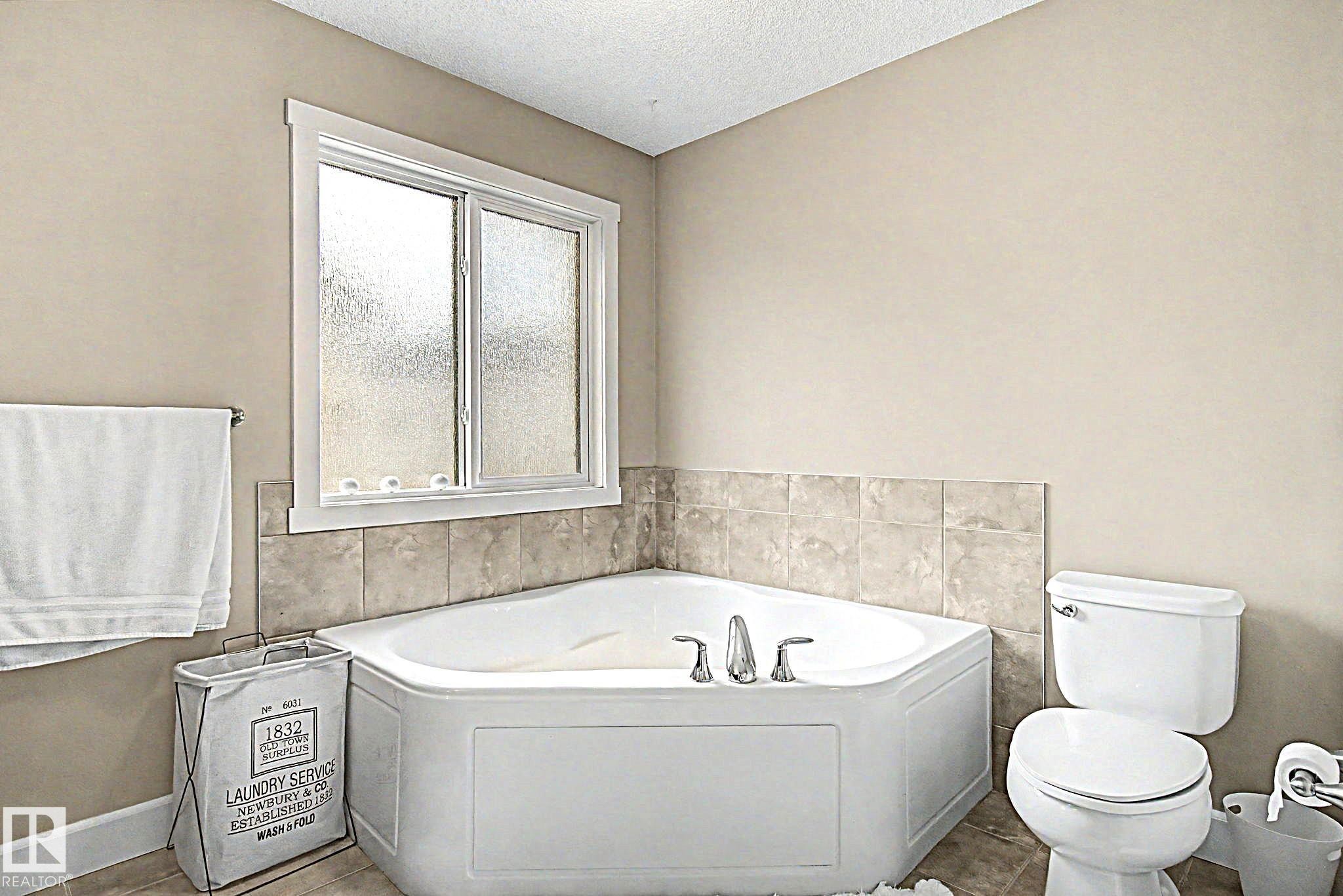 1932 67 Street, Edmonton, AB - Indoor Photo Showing Bathroom