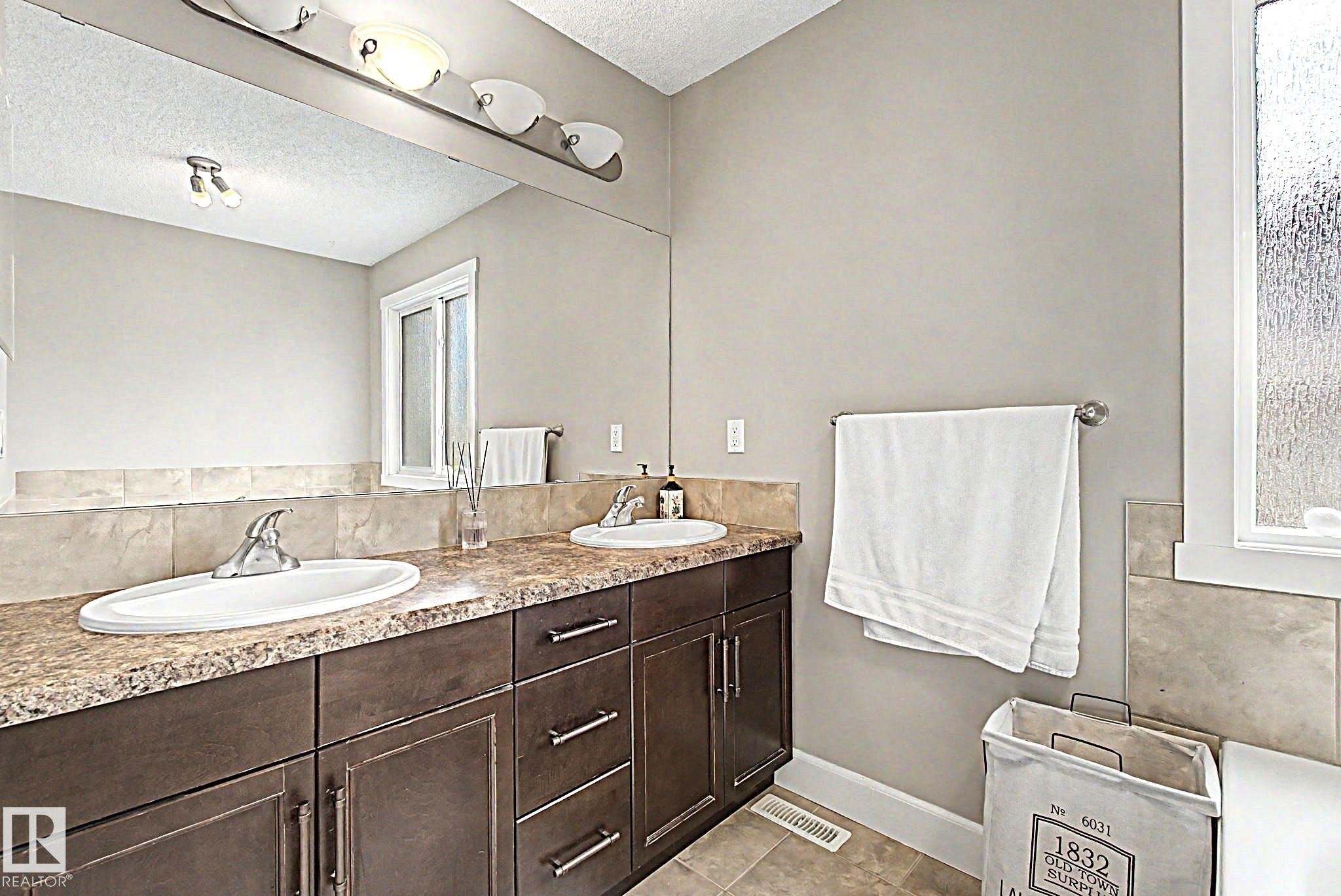 1932 67 Street, Edmonton, AB - Indoor Photo Showing Bathroom