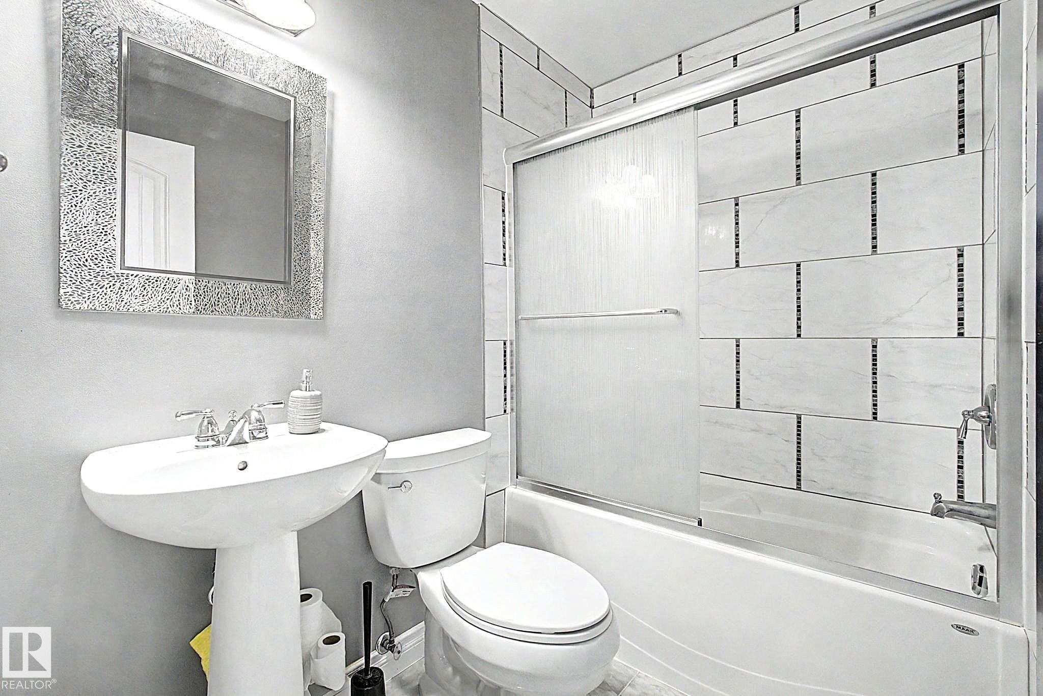 1932 67 Street, Edmonton, AB - Indoor Photo Showing Bathroom