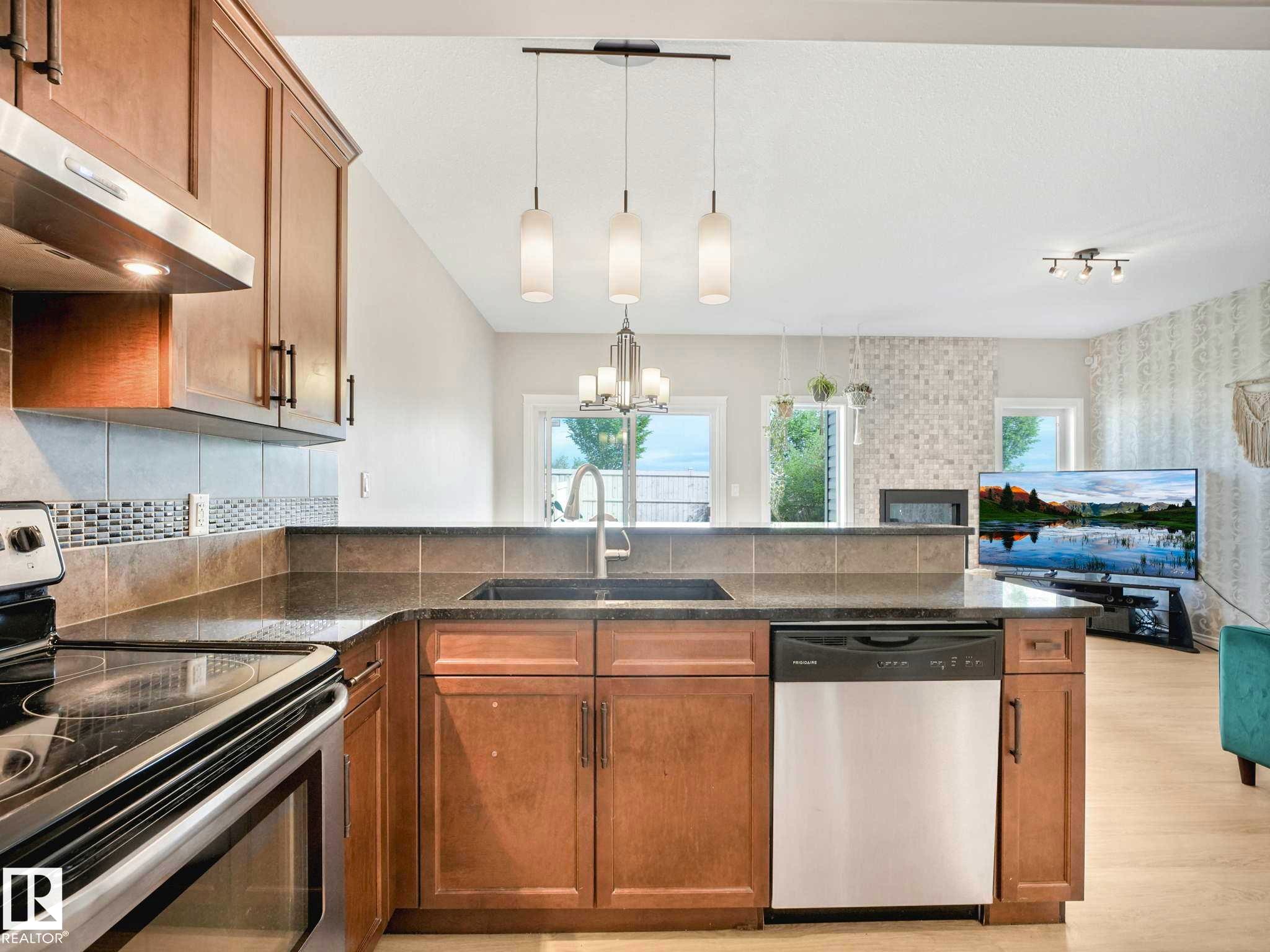 16124 10 Avenue, Edmonton, AB