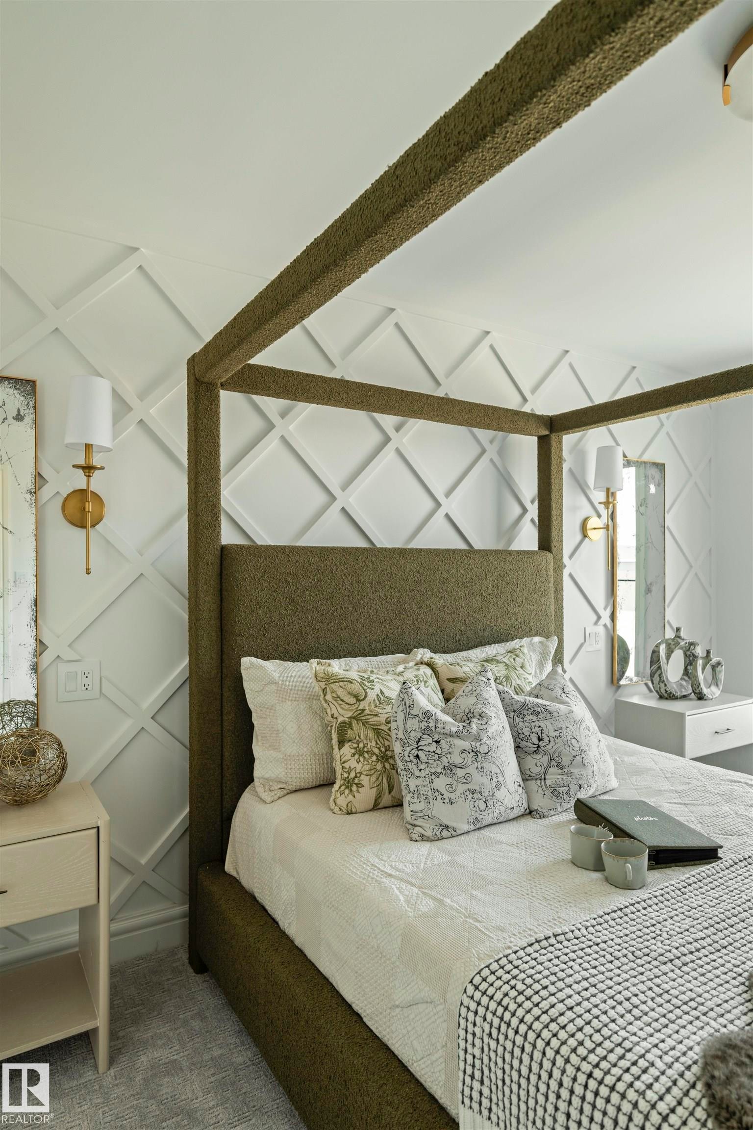 Textured wall paneling with a diamond pattern, accented by brass wall sconces - 3329 Chickadee Drive, Edmonton, AB