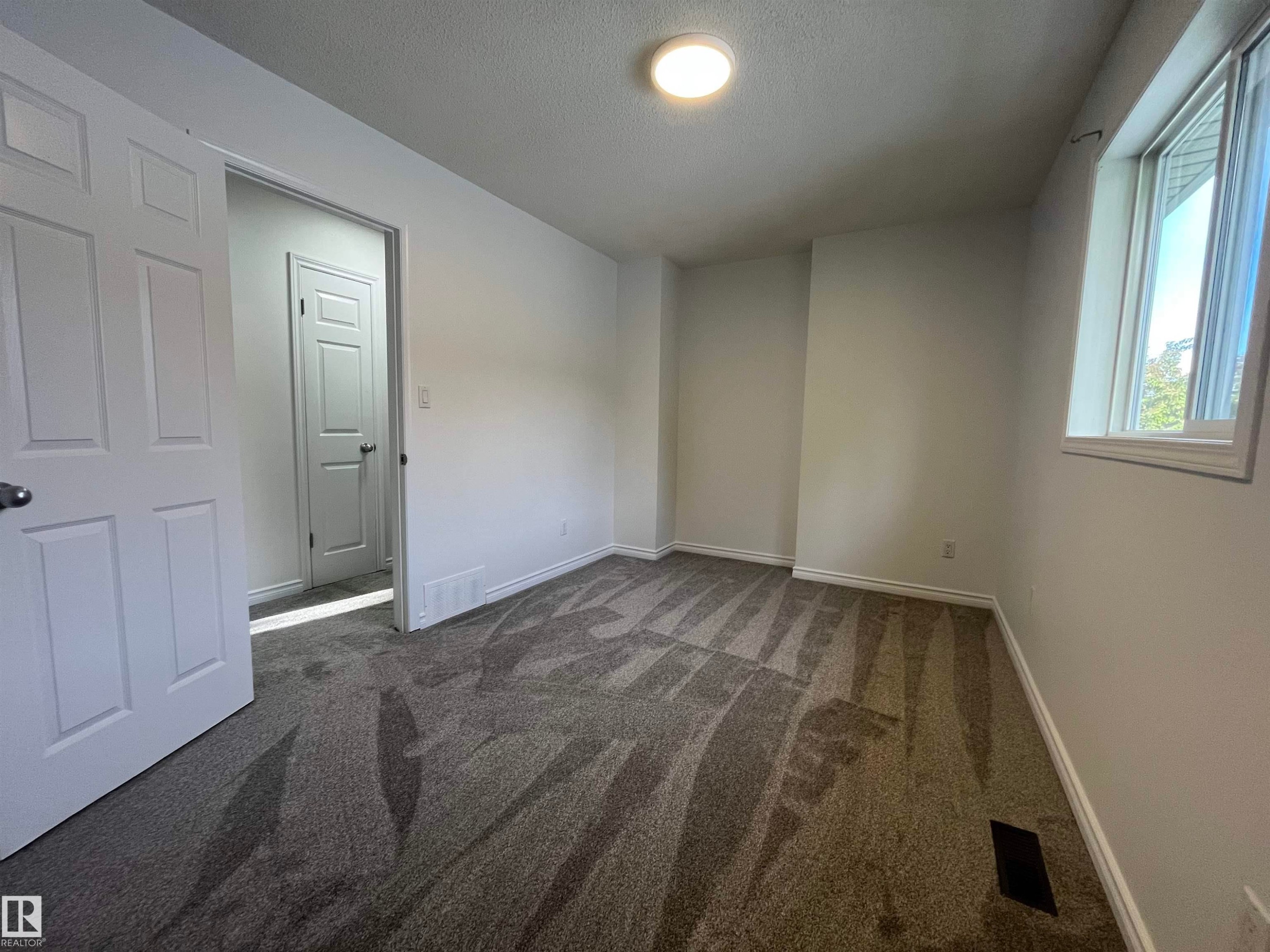 2 61 Michigan Street, Devon, AB
