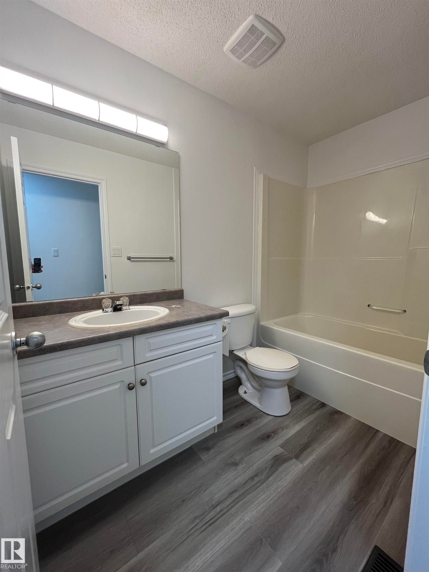 2 61 Michigan Street, Devon, AB