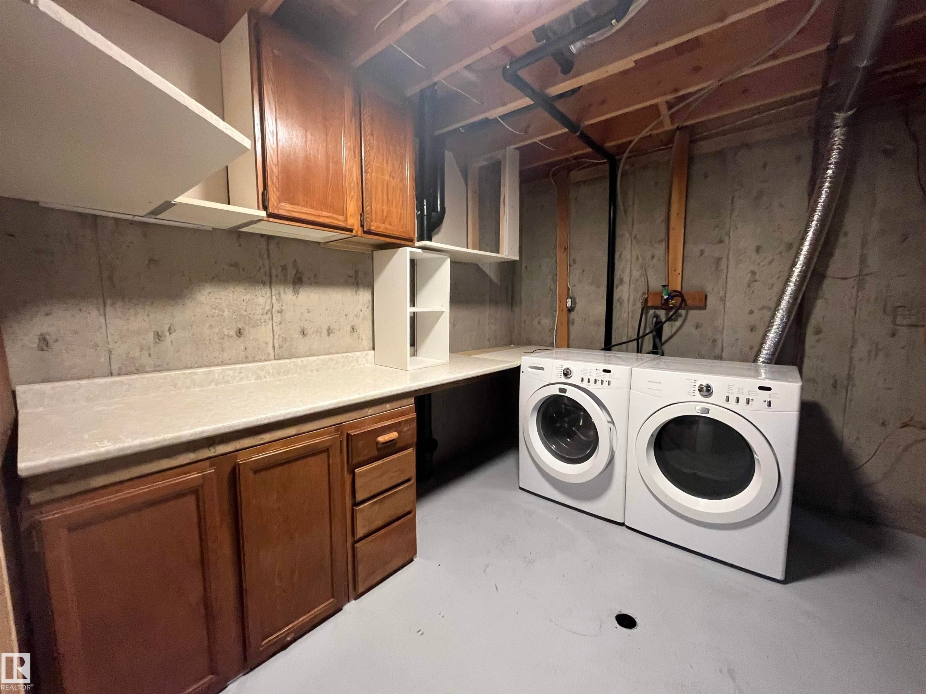 2 61 Michigan Street, Devon, AB