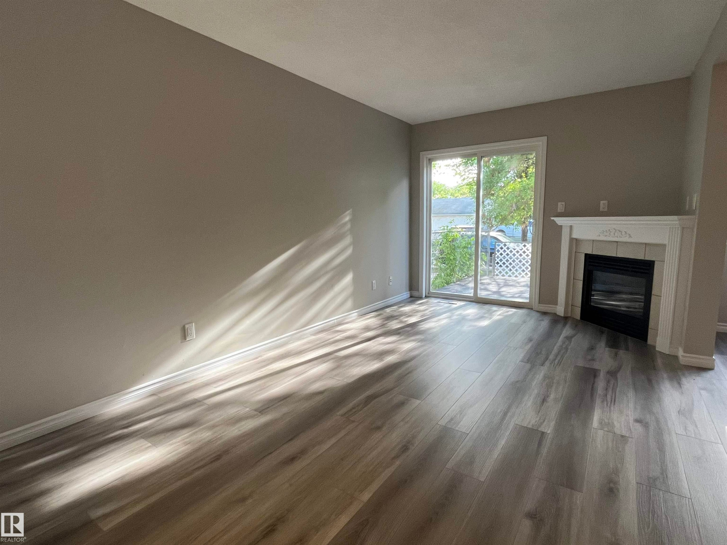 2 61 Michigan Street, Devon, AB
