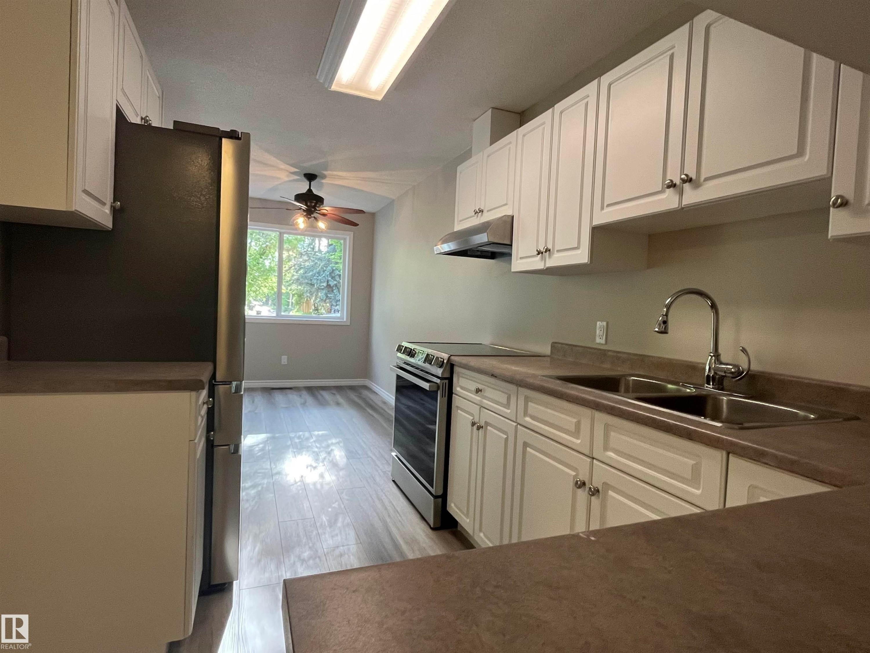 2 61 Michigan Street, Devon, AB