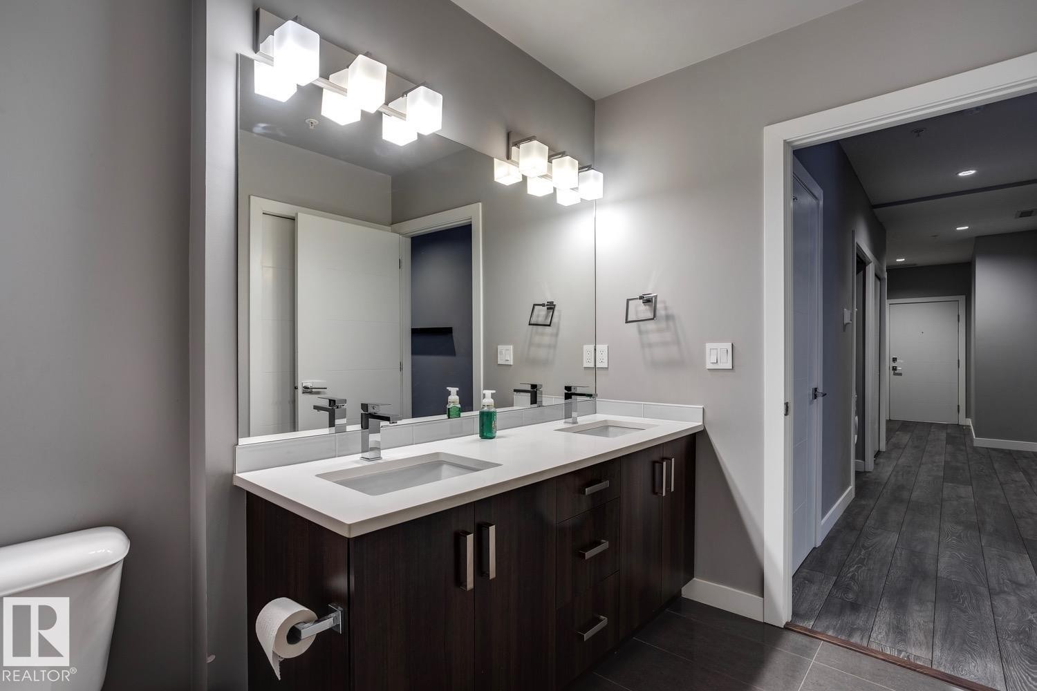 401 10238 103 Street, Edmonton, AB - Indoor Photo Showing Bathroom
