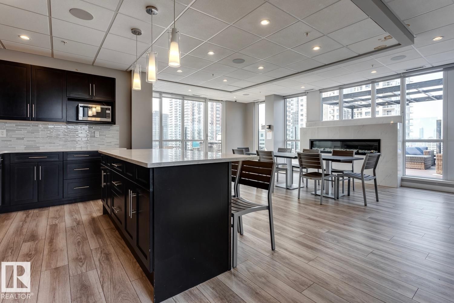 401 10238 103 Street, Edmonton, AB - Indoor Photo Showing Kitchen With Upgraded Kitchen