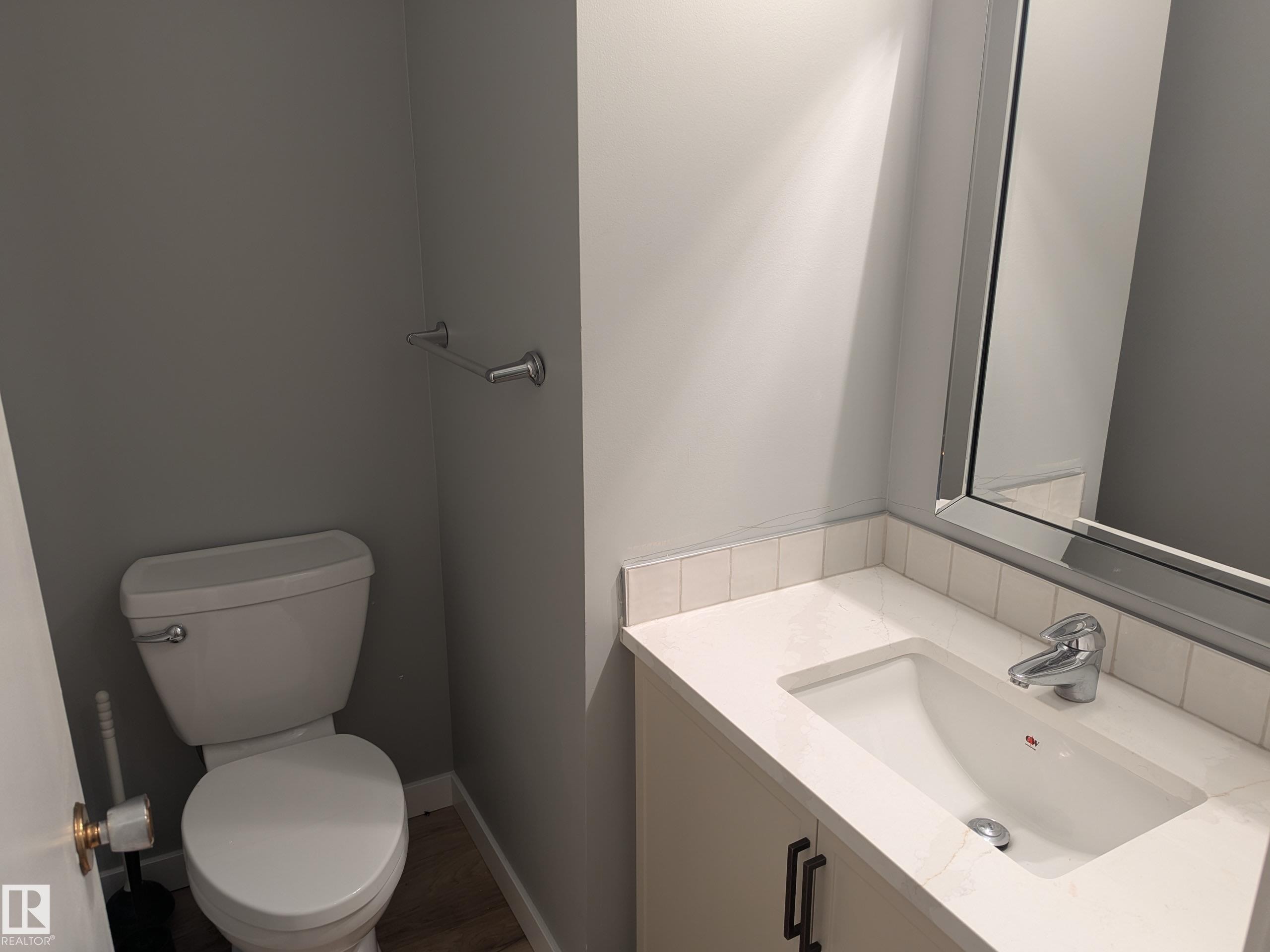 10524 84 Avenue Nw, Edmonton, AB - Indoor Photo Showing Bathroom