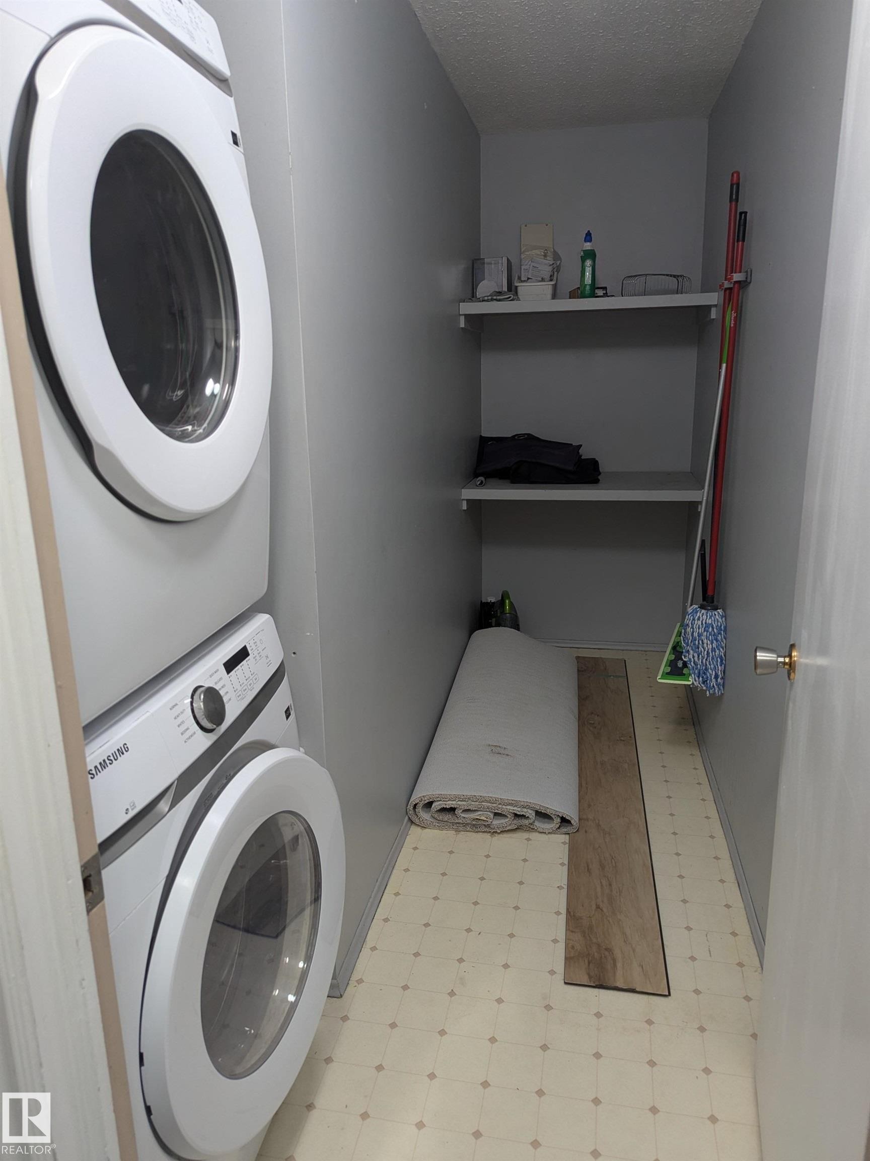 10524 84 Avenue Nw, Edmonton, AB - Indoor Photo Showing Laundry Room