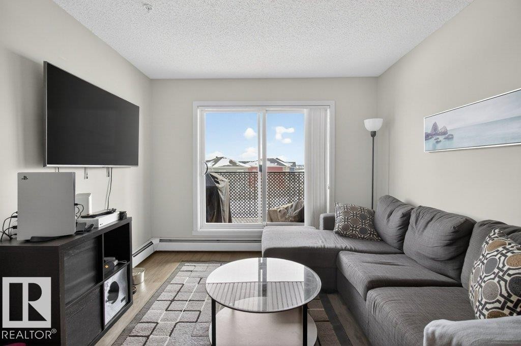 #315 142 Ebbers Bv Nw, Edmonton, AB - Indoor Photo Showing Living Room