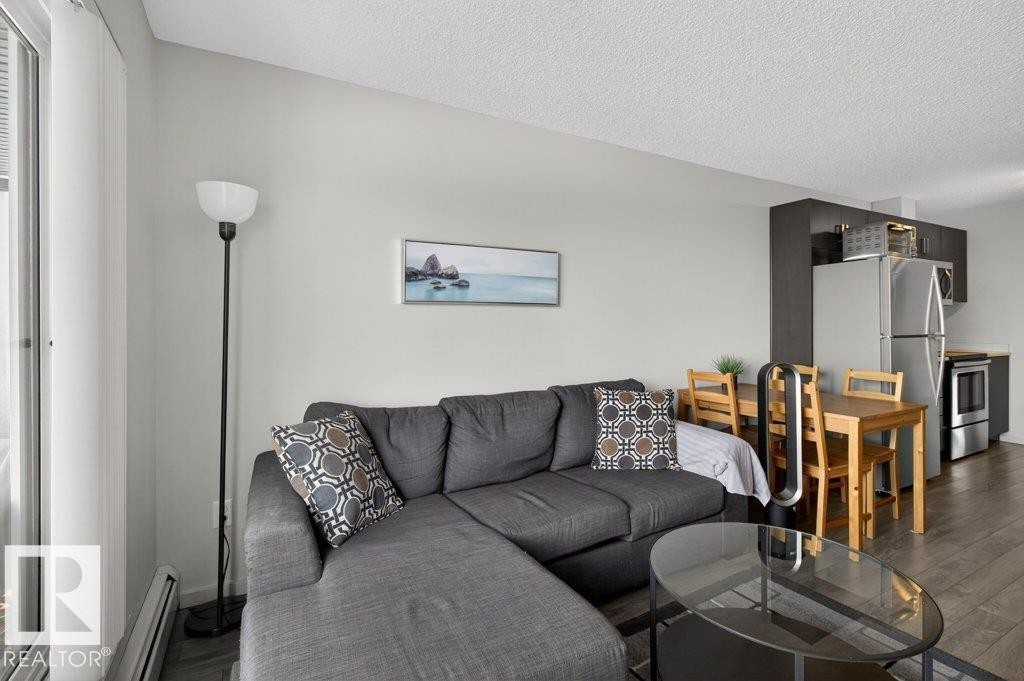 #315 142 Ebbers Bv Nw, Edmonton, AB - Indoor Photo Showing Living Room
