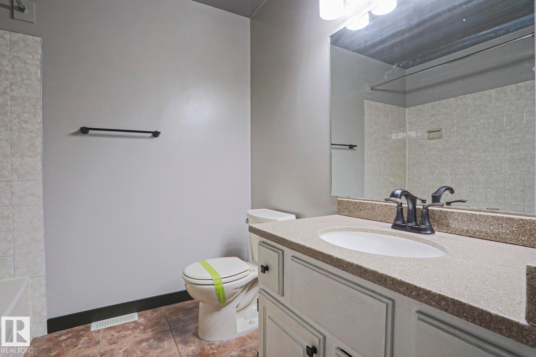 3959 62 Street Nw, Edmonton, AB - Indoor Photo Showing Bathroom