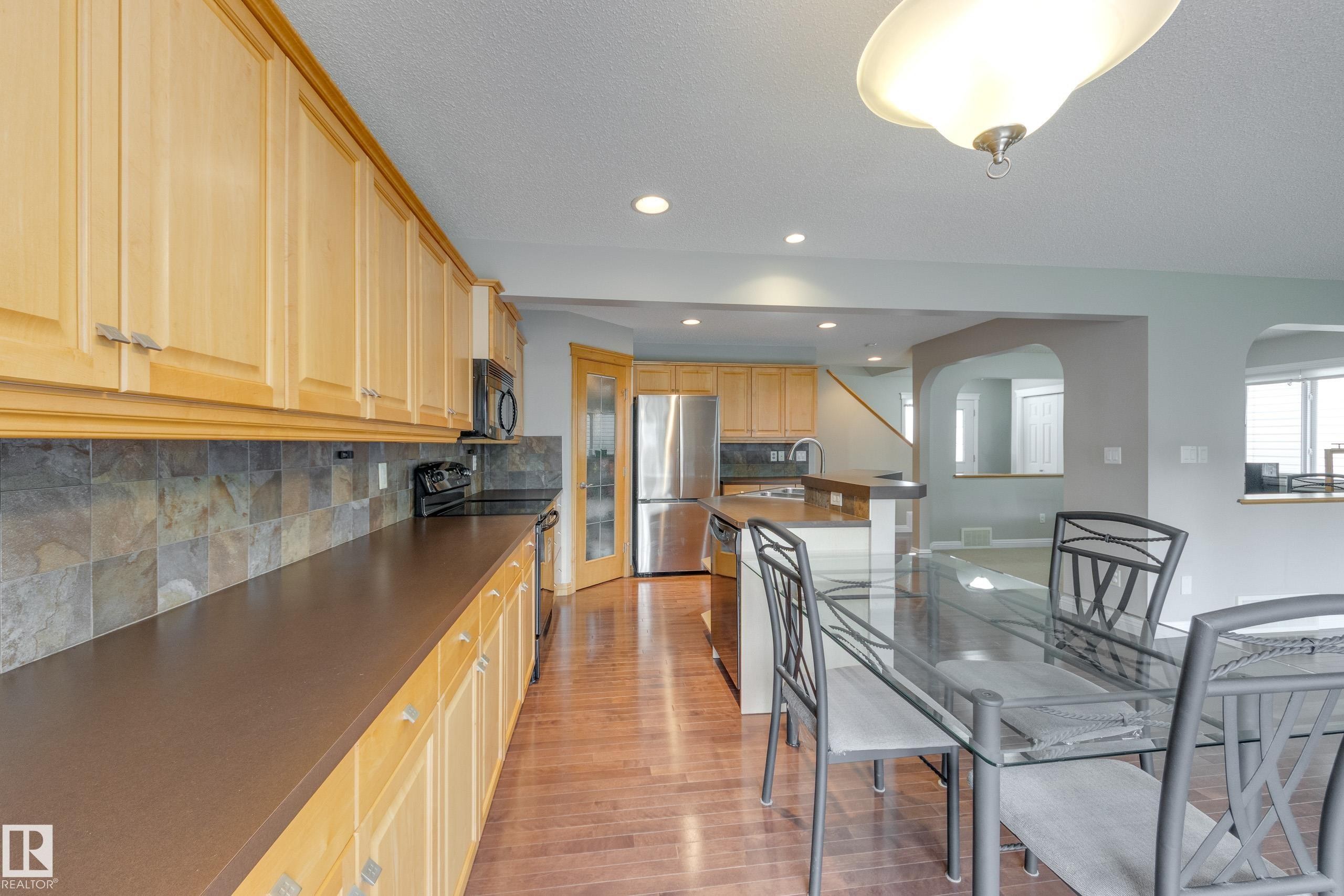 2426 Hagen Way, Edmonton, AB - Indoor Photo Showing Dining Room