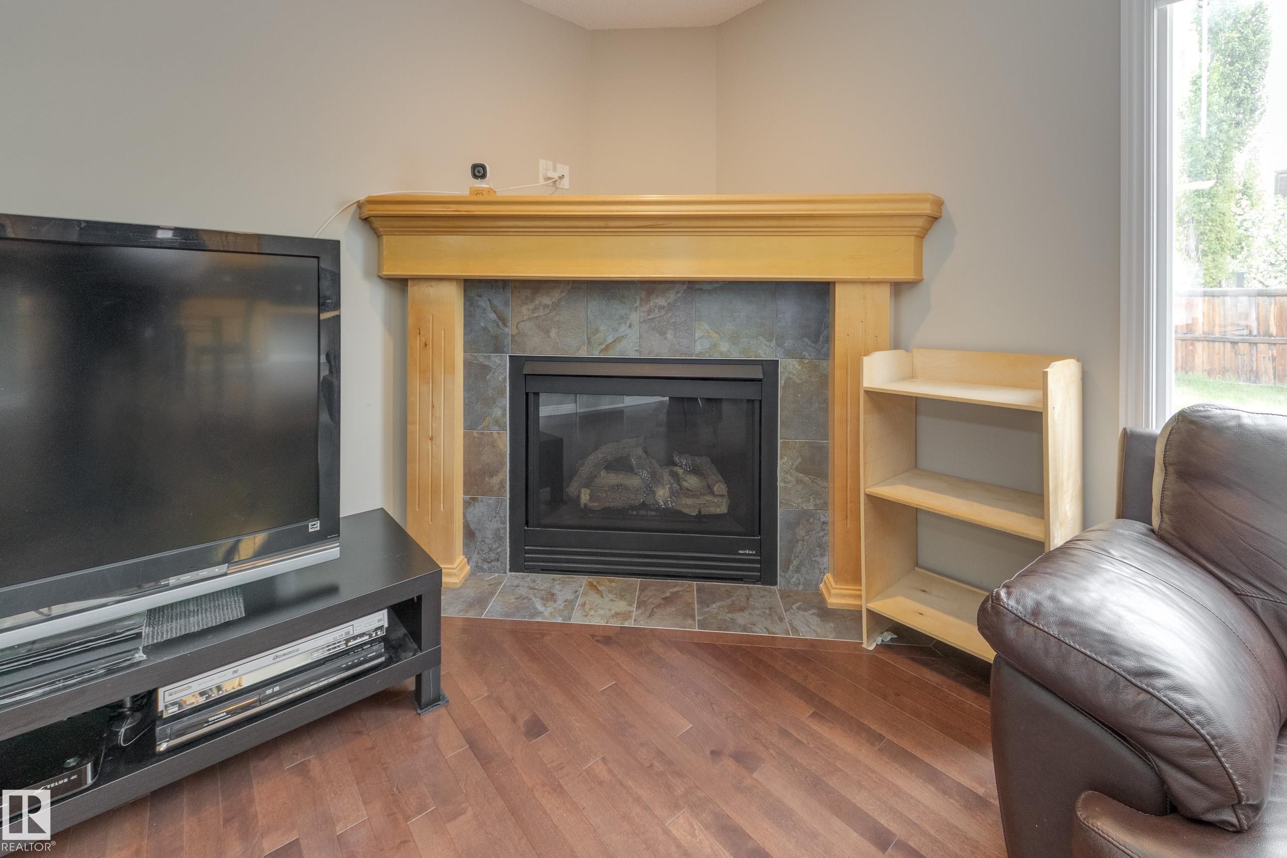 2426 Hagen Way, Edmonton, AB - Indoor Photo Showing Living Room With Fireplace