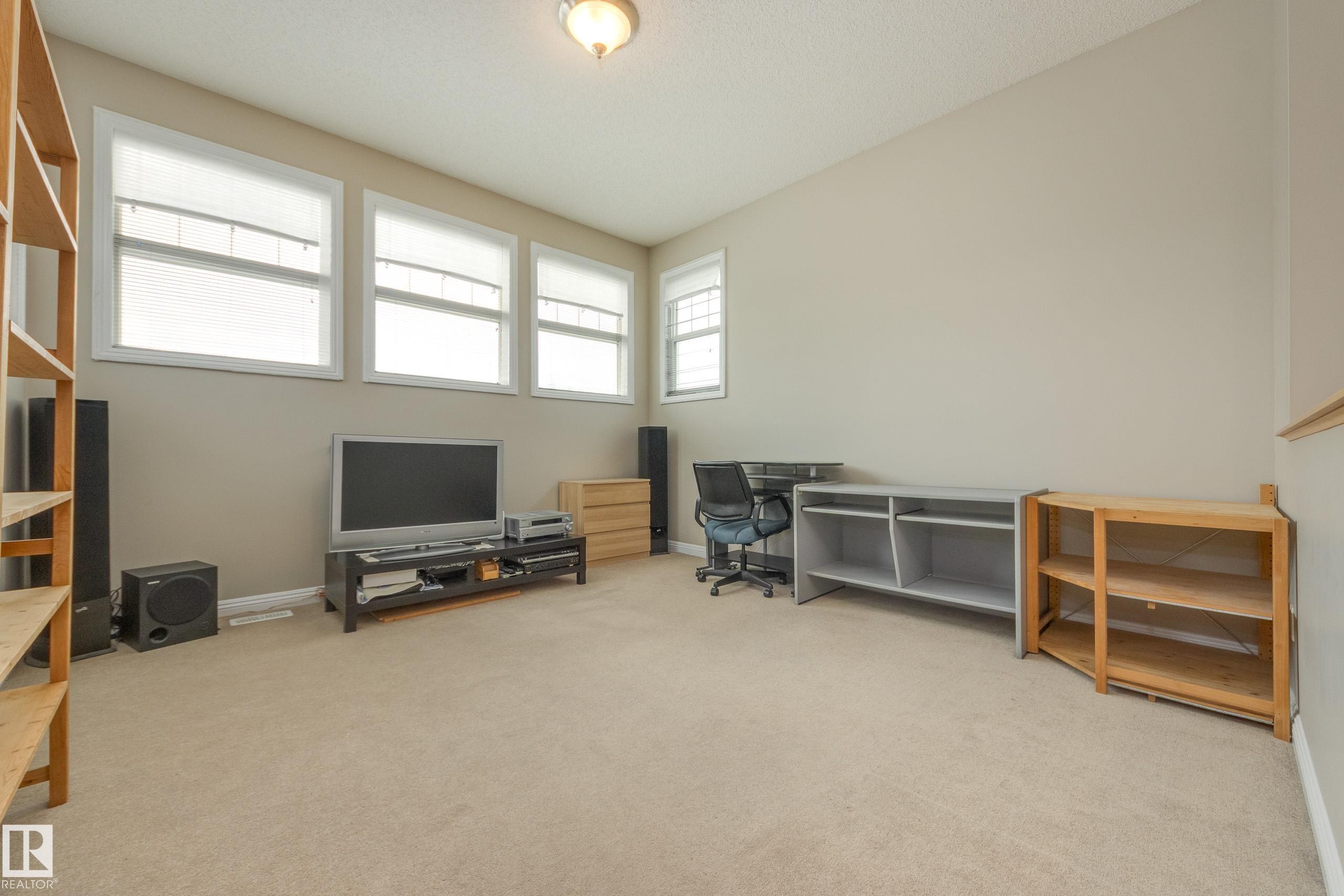 2426 Hagen Way, Edmonton, AB - Indoor