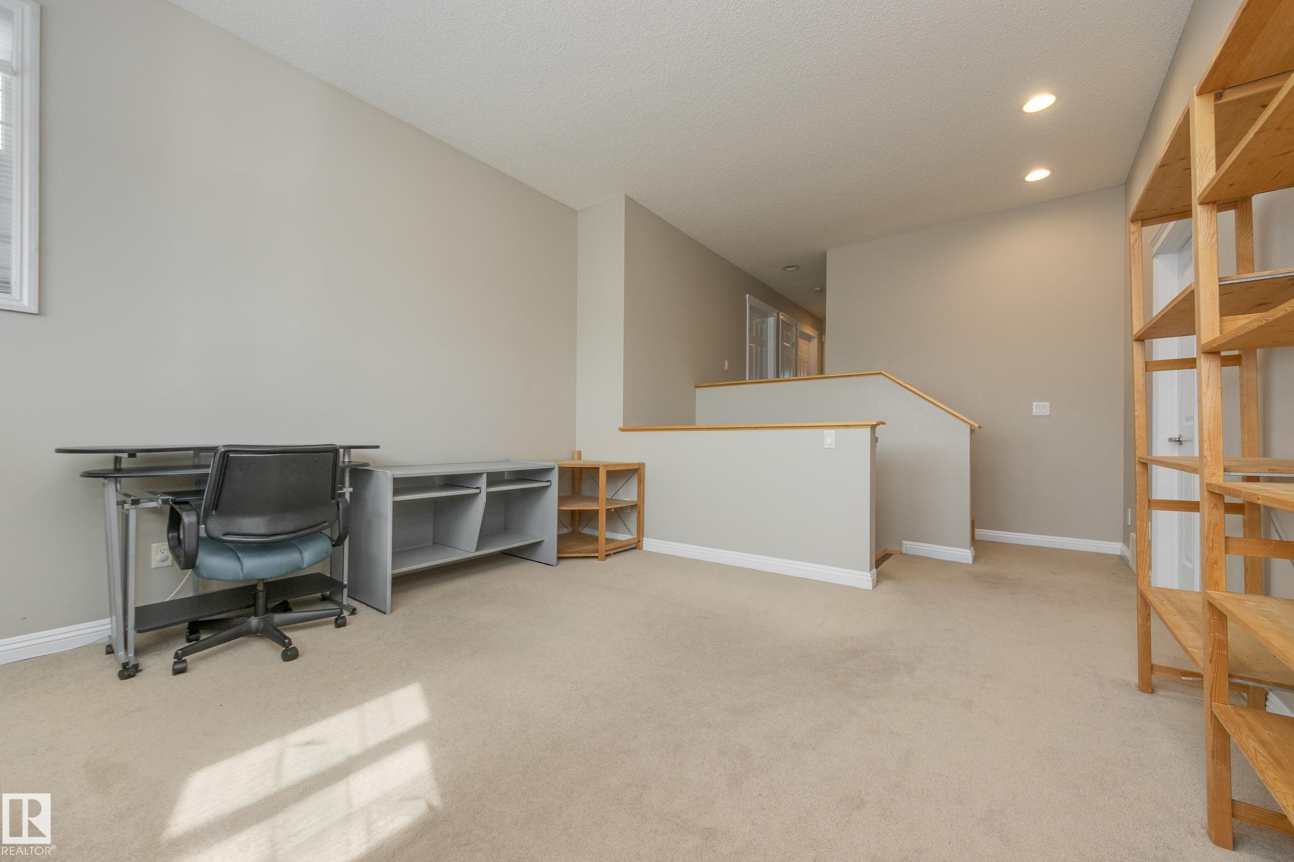 2426 Hagen Way, Edmonton, AB - Indoor