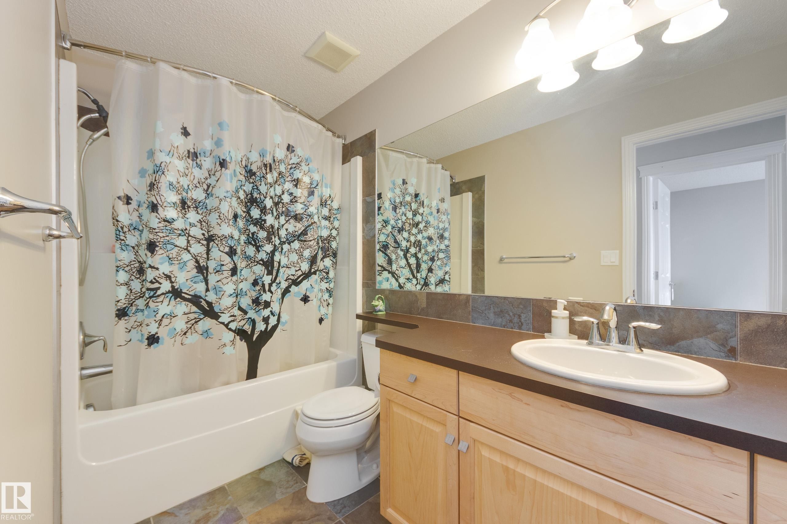 2426 Hagen Way, Edmonton, AB - Indoor Photo Showing Bathroom
