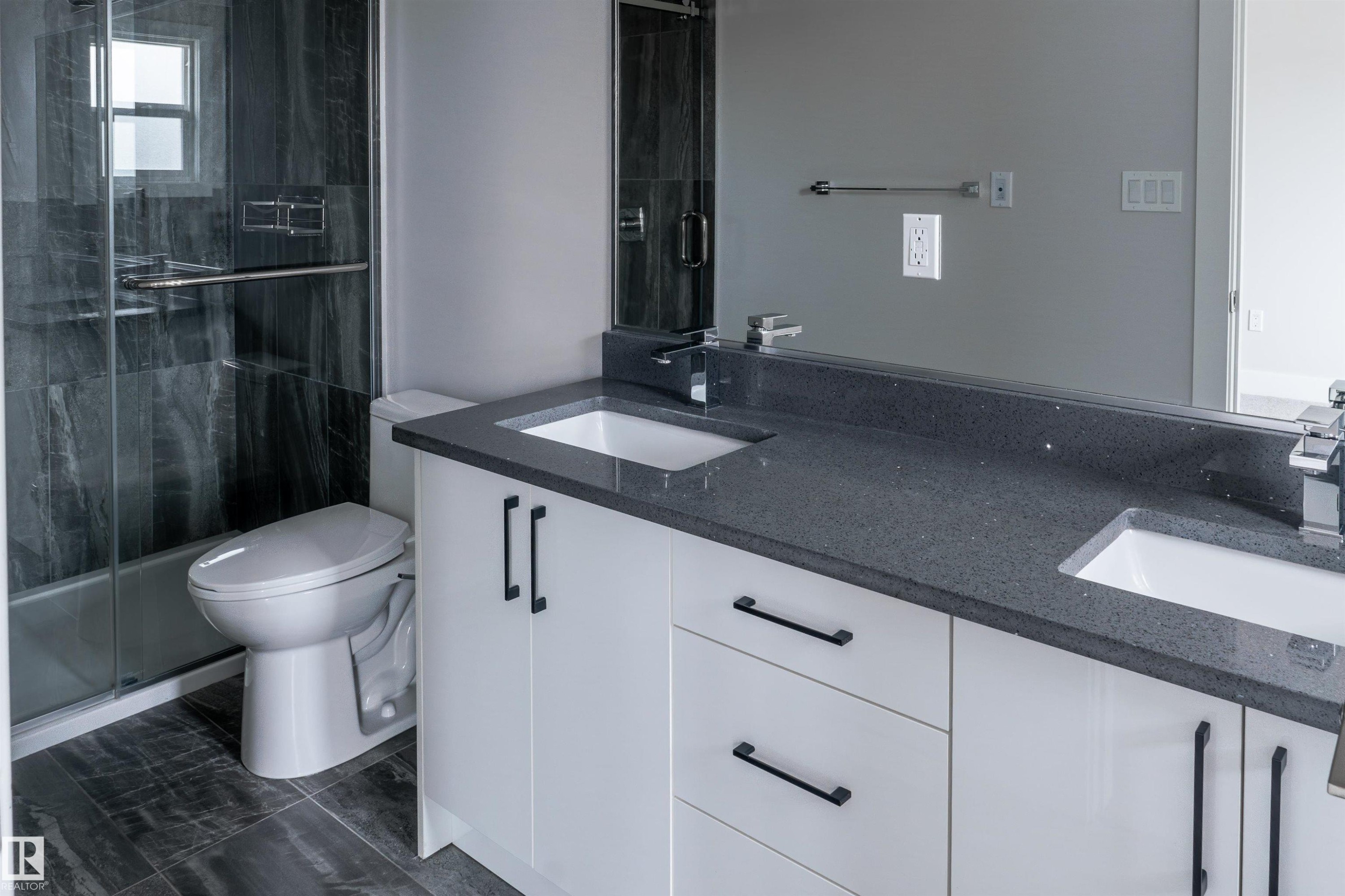 2104 160 Street Sw, Edmonton, AB - Indoor Photo Showing Bathroom