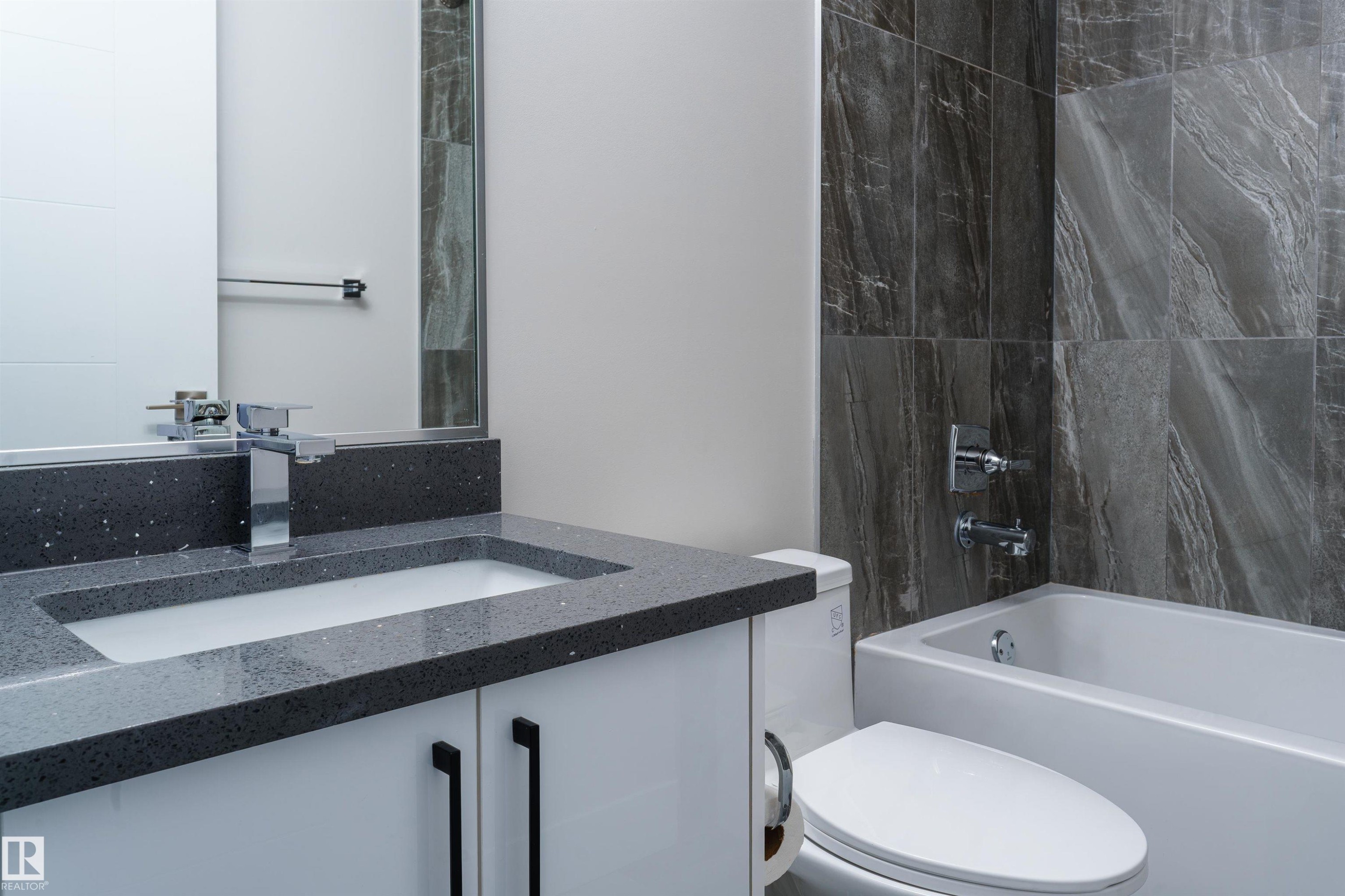 2104 160 Street Sw, Edmonton, AB - Indoor Photo Showing Bathroom