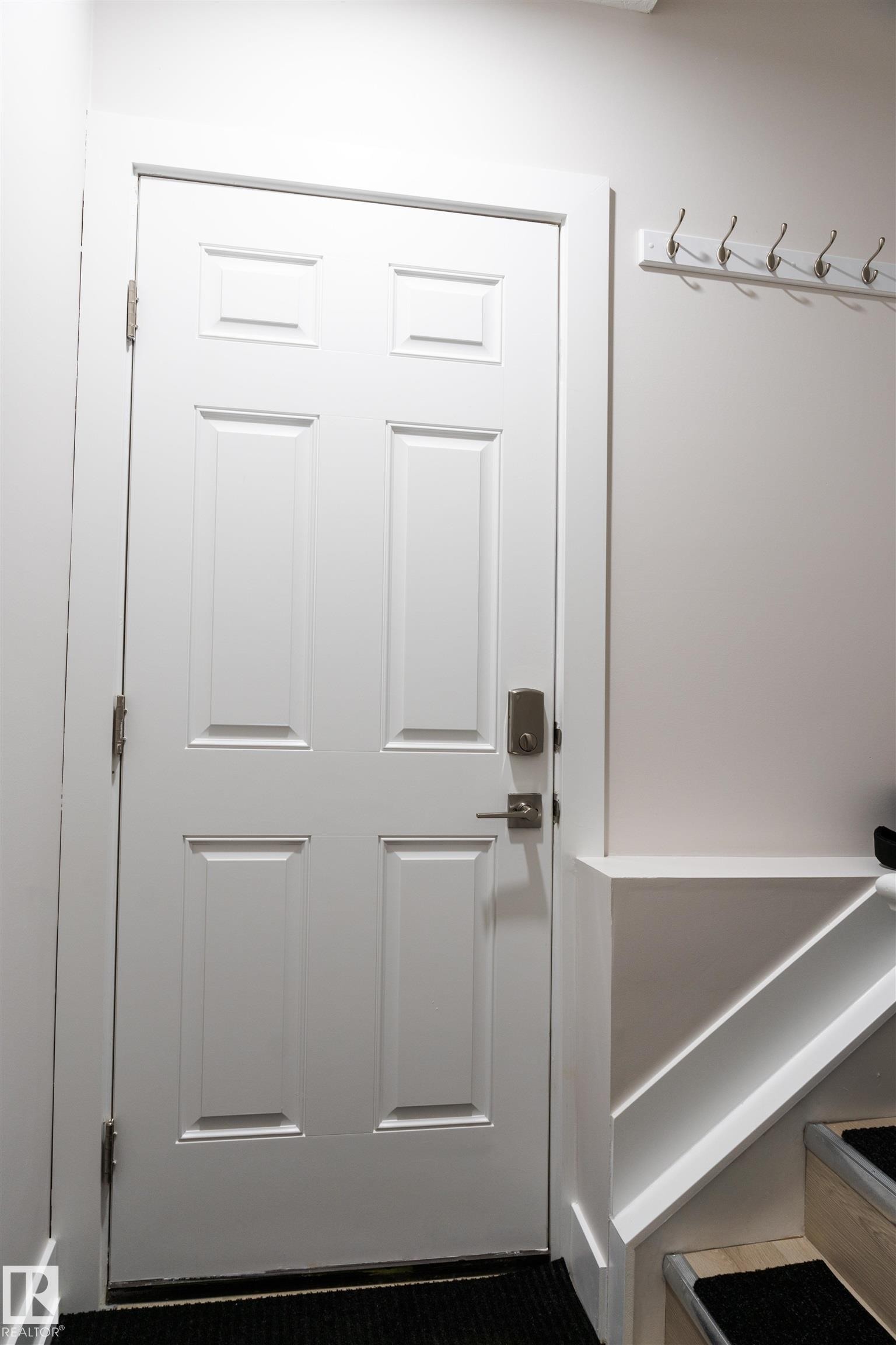 2104 160 Street Sw, Edmonton, AB - Indoor Photo Showing Other Room