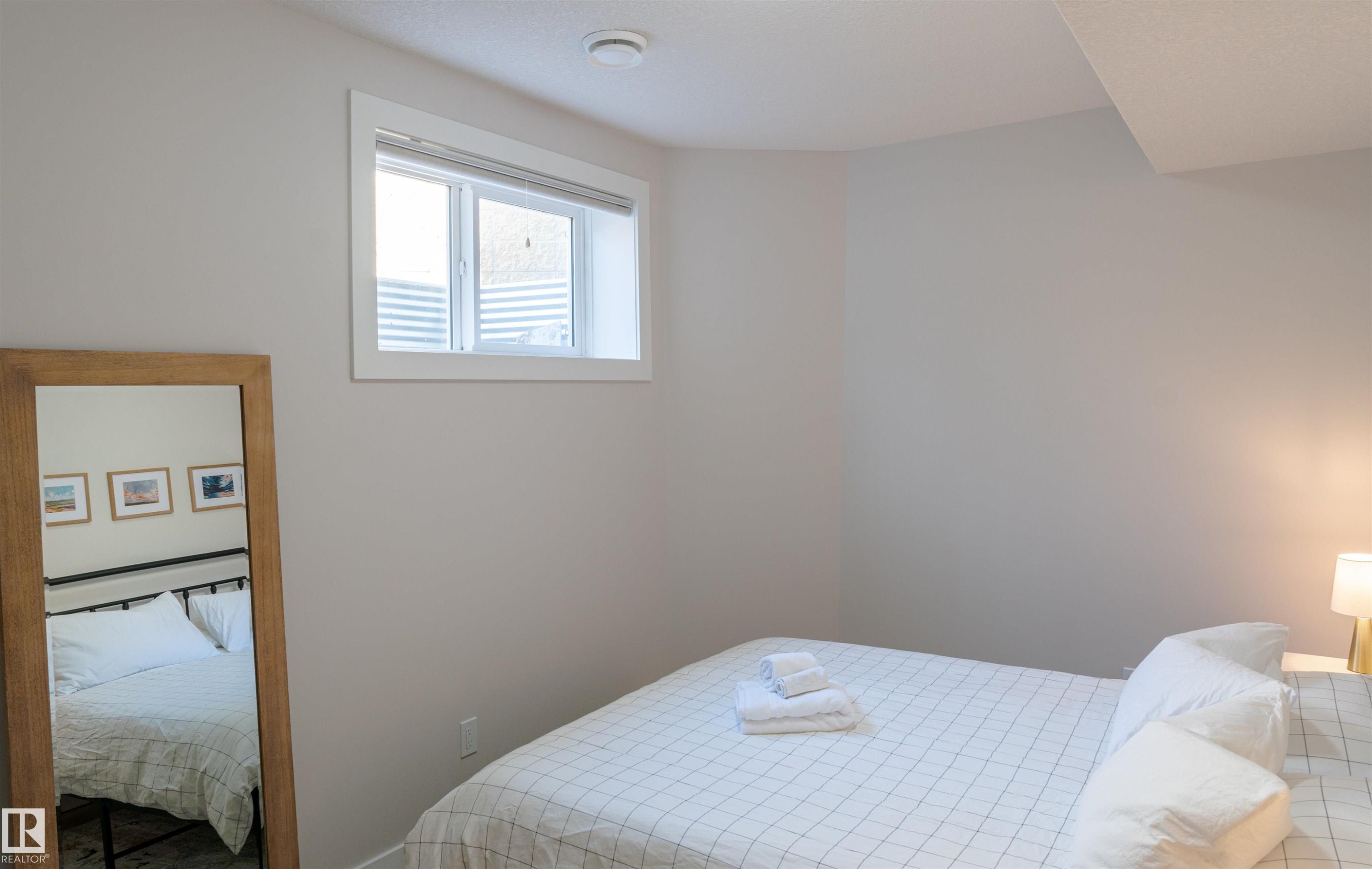 2104 160 Street Sw, Edmonton, AB - Indoor Photo Showing Bedroom