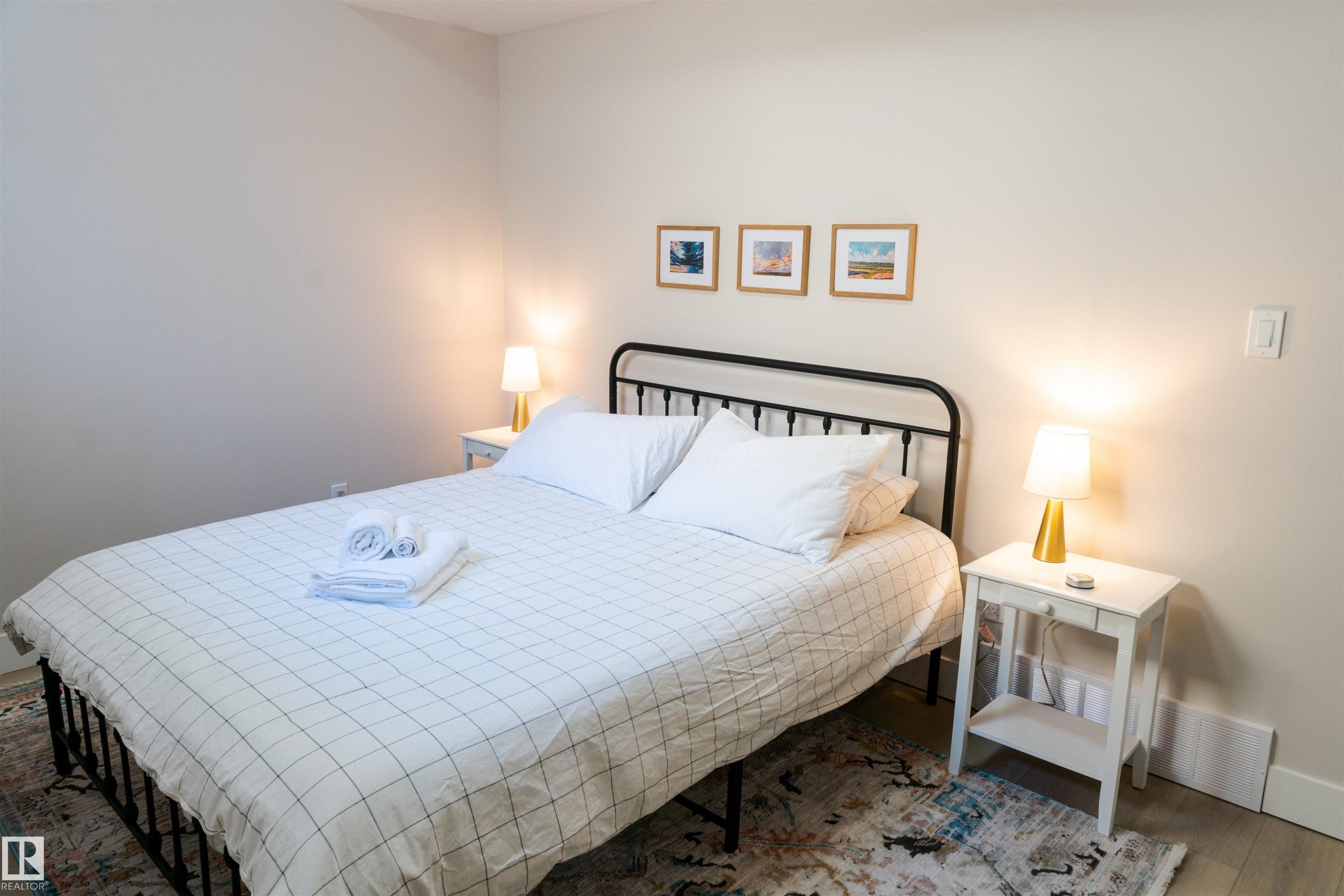 2104 160 Street Sw, Edmonton, AB - Indoor Photo Showing Bedroom