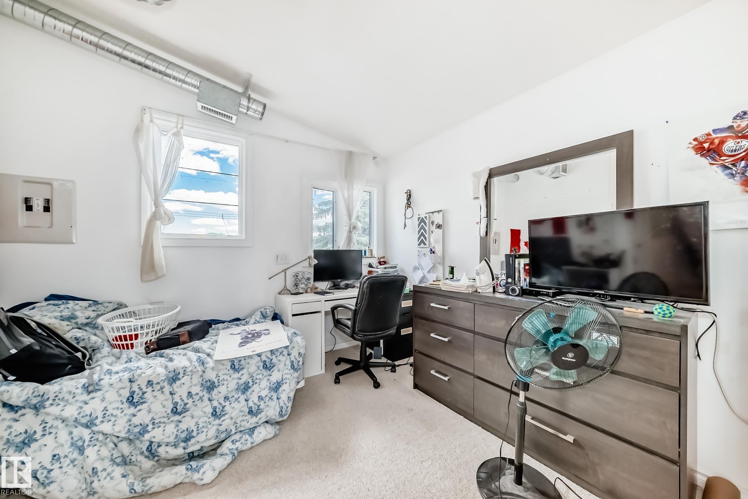 White walls and light-colored carpeting create a bright interior - 6804 102A Avenue, Edmonton, AB