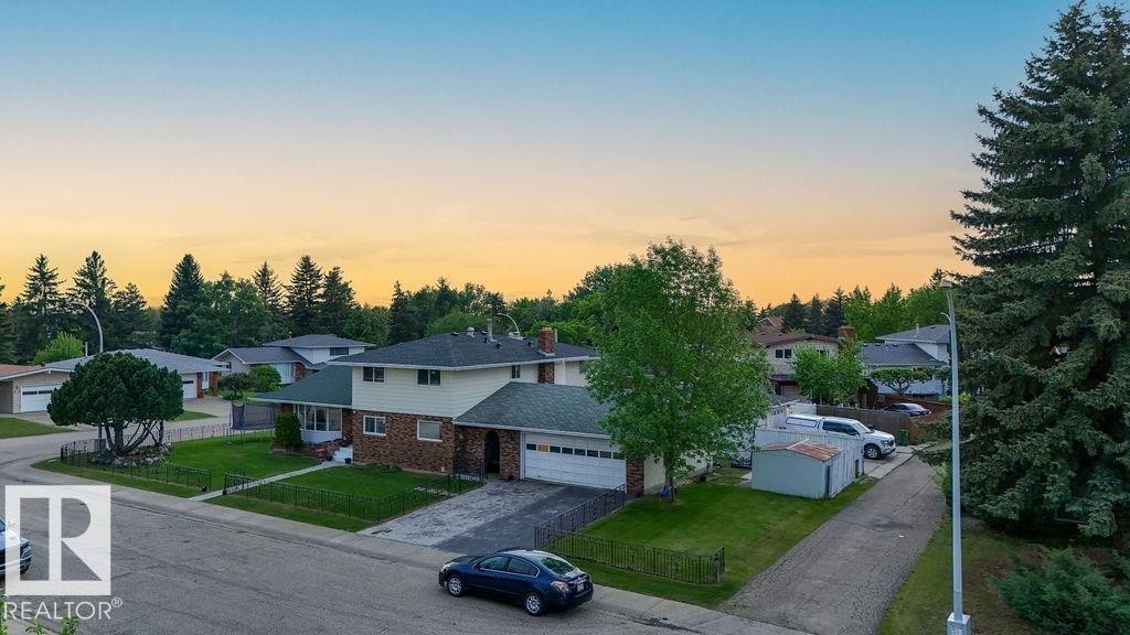 Two-story residence featuring brick and siding exterior - 712 Lee Ridge Road, Edmonton, AB