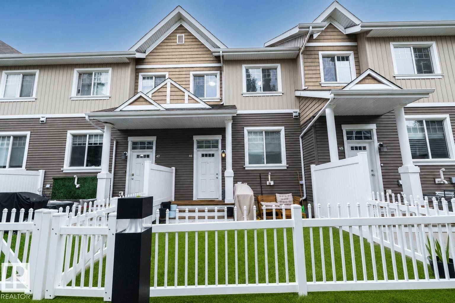 Two-tone multi-level exterior featuring horizontal siding and shake accents - 46 4050 Savaryn Drive, Edmonton, AB