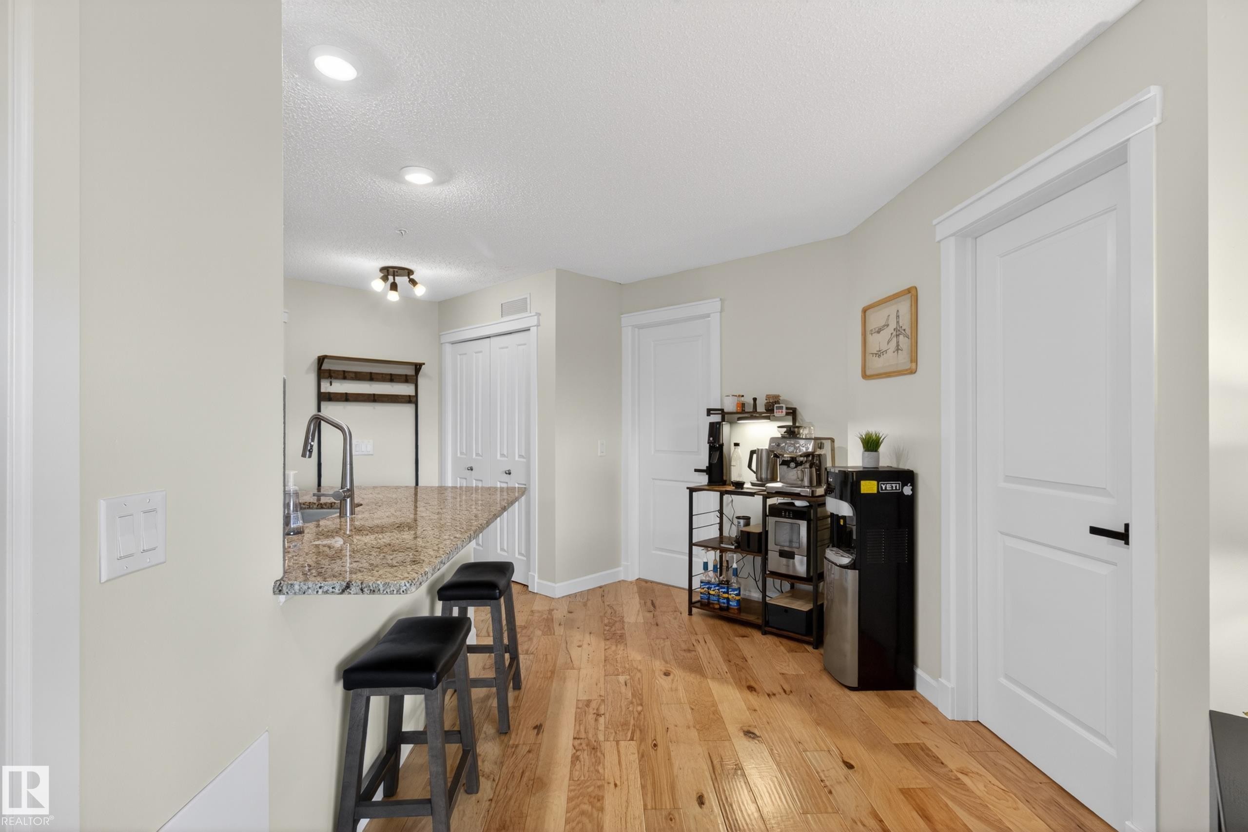 Breakfast bar with a granite countertop and an undermount sink - 211 3719 Whitelaw Lane, Edmonton, AB