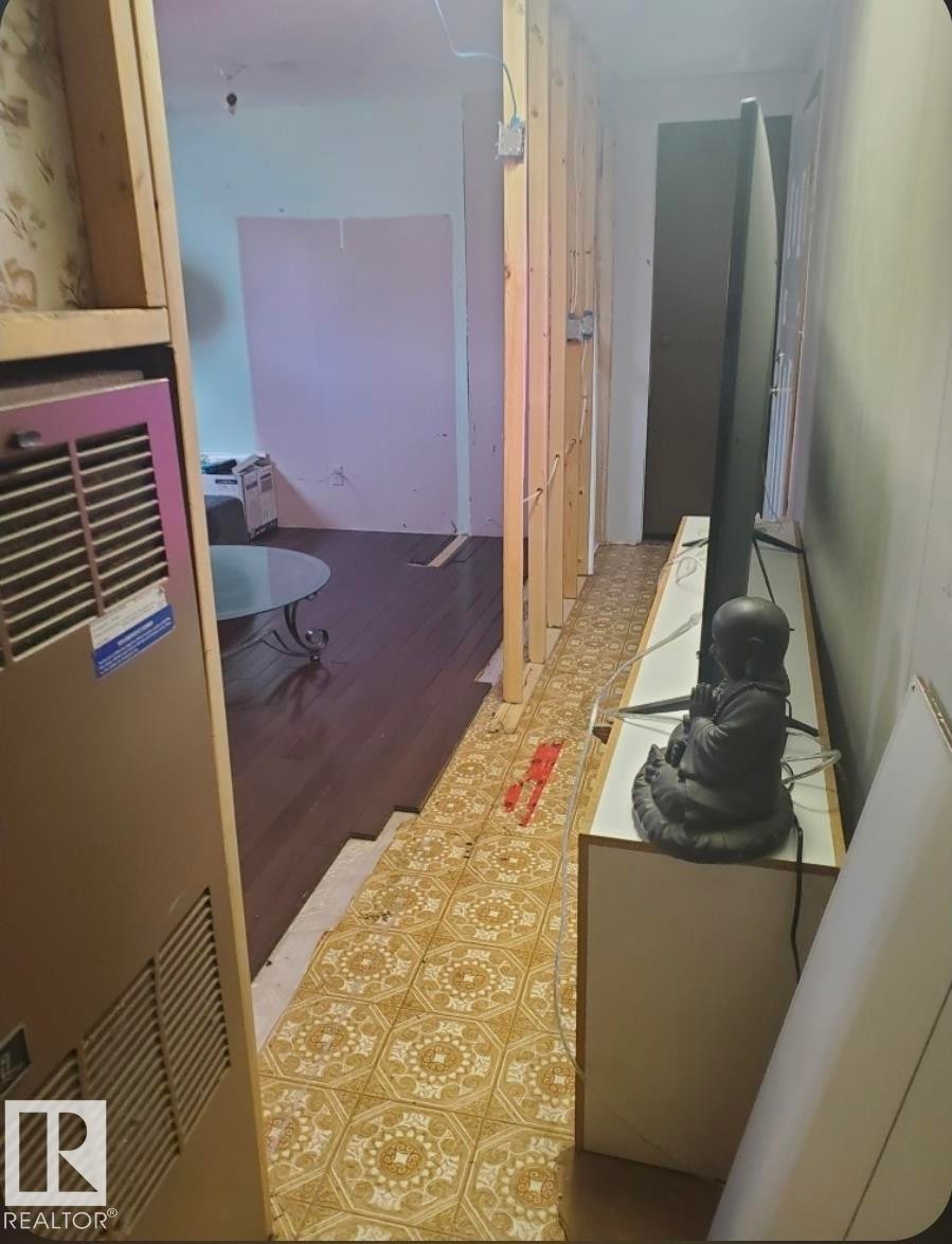 Image quality insufficient for description - 14 Willowdale Drive, Edmonton, AB