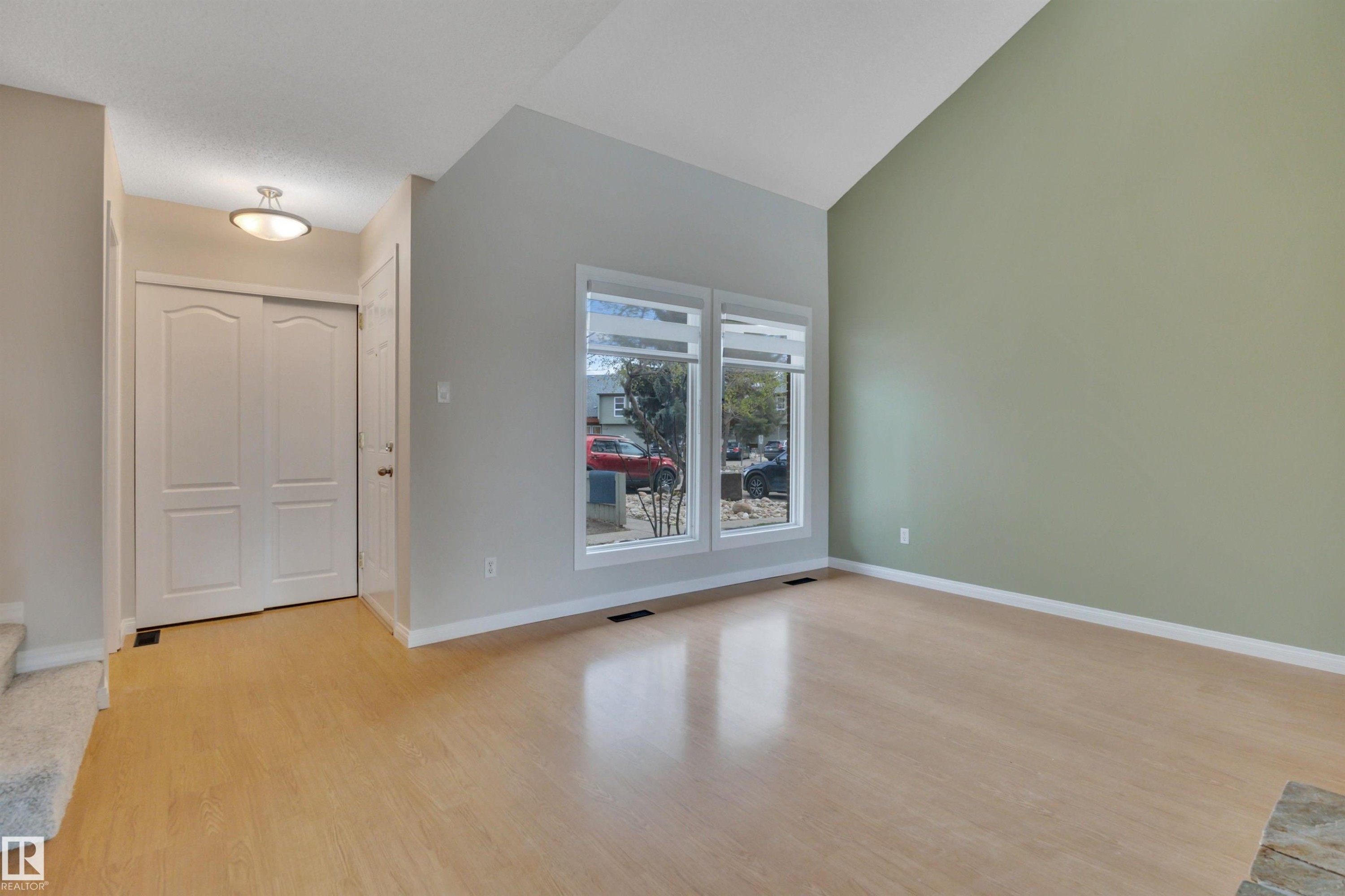 5353 Hill View Crescent Nw, Edmonton, AB - Indoor Photo Showing Other Room
