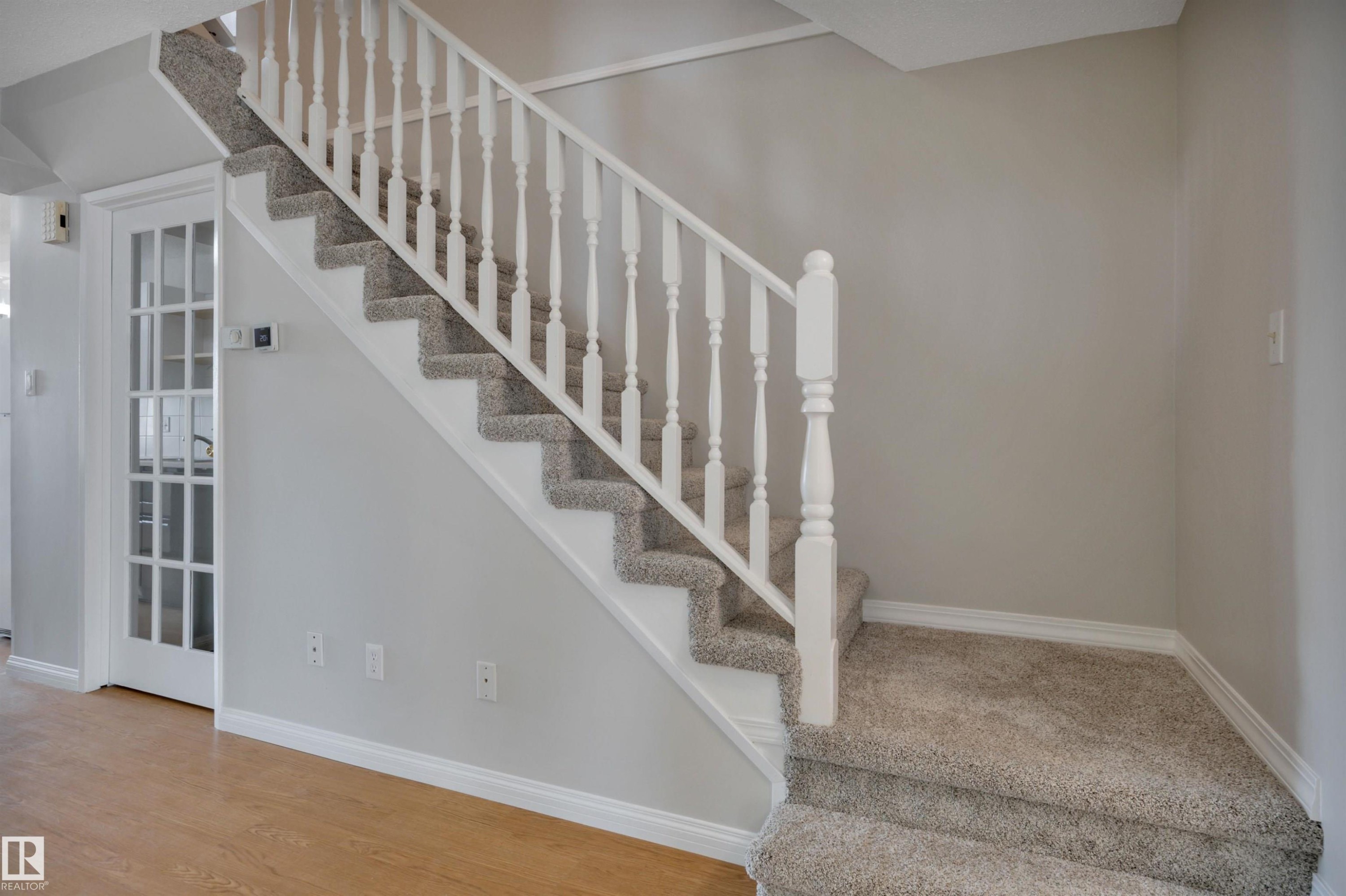 5353 Hill View Crescent Nw, Edmonton, AB - Indoor Photo Showing Other Room