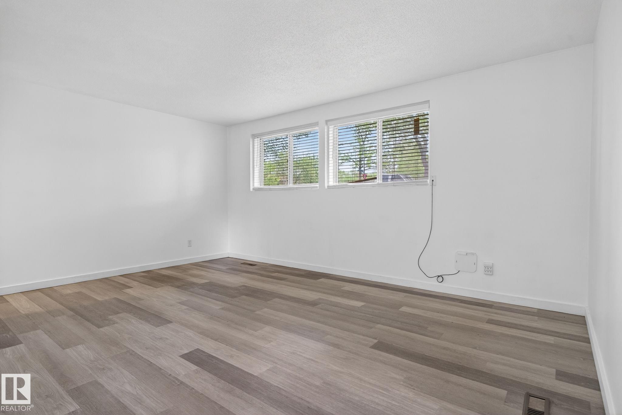 6203 122 Avenue, Edmonton, AB