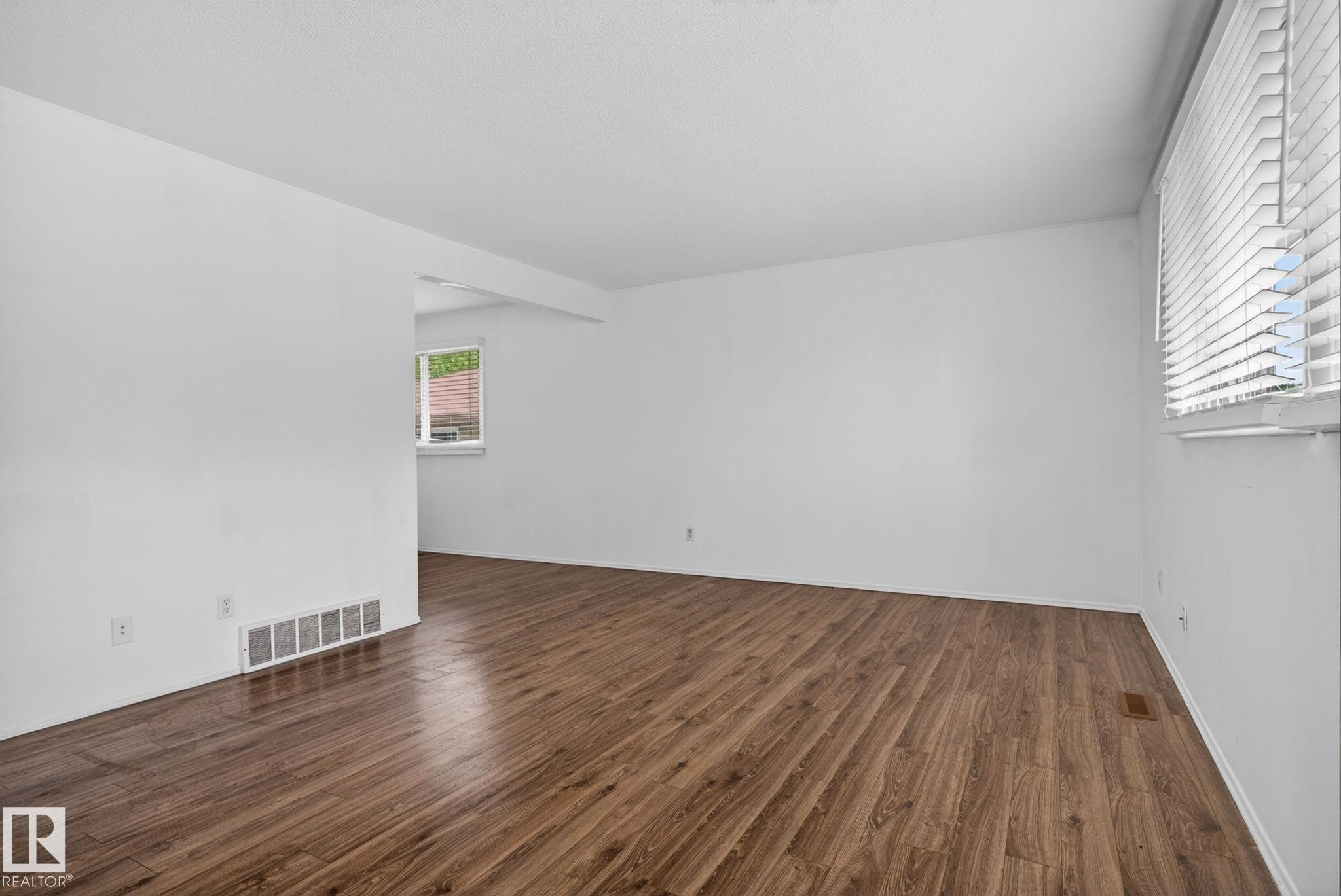 6203 122 Avenue, Edmonton, AB