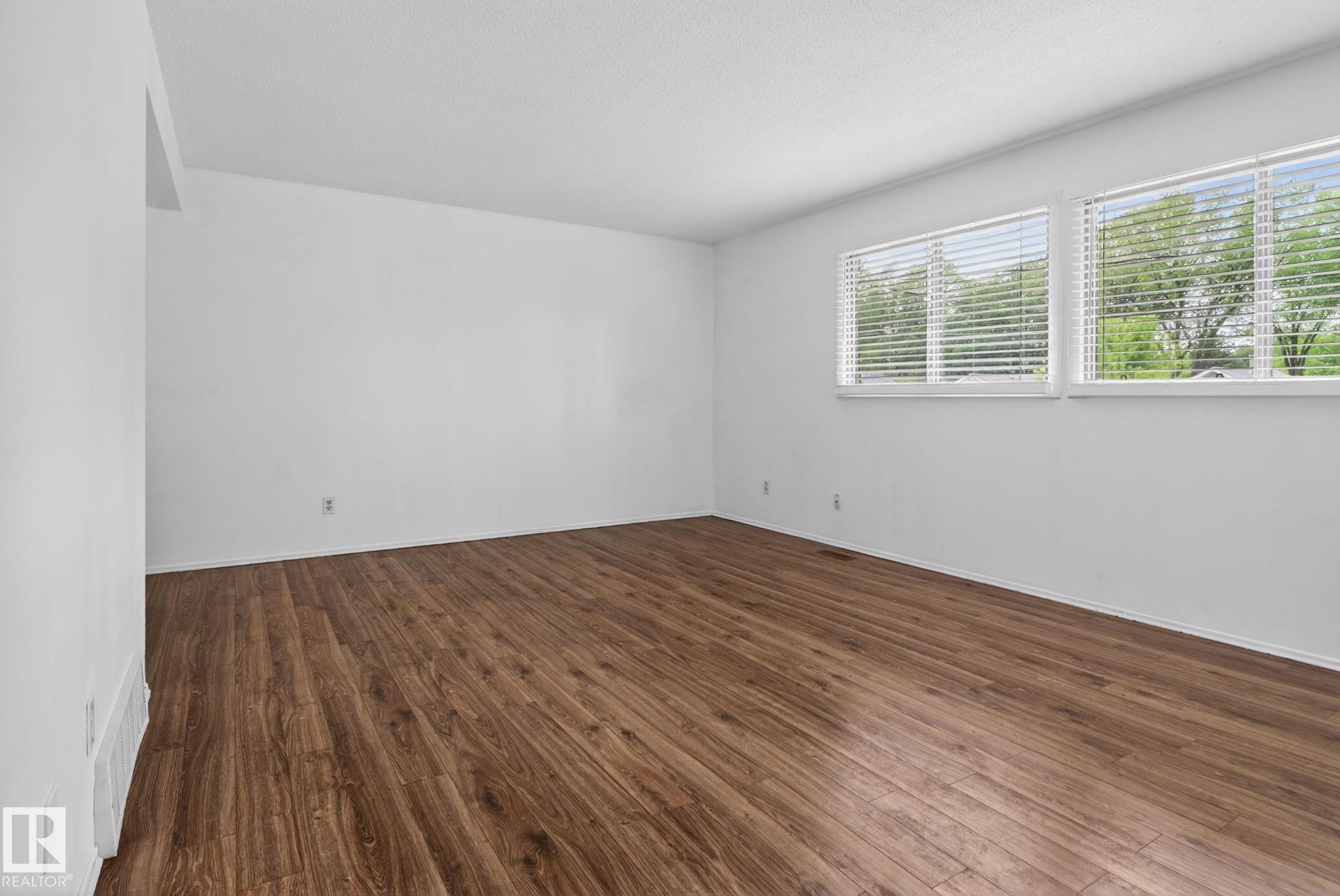 6203 122 Avenue, Edmonton, AB