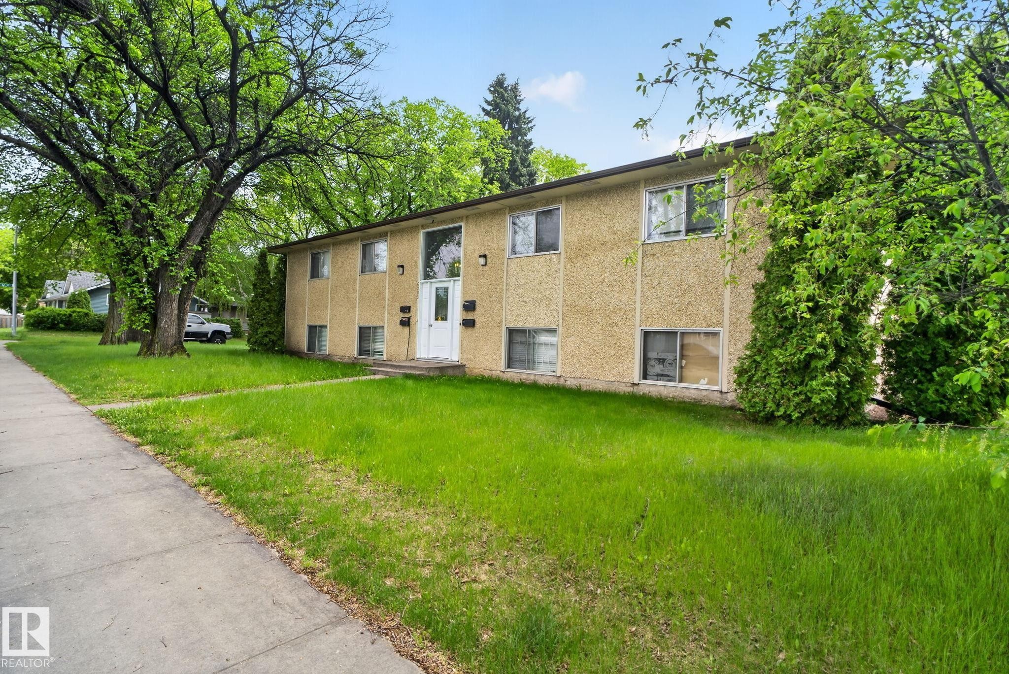 6203 122 Avenue, Edmonton, AB