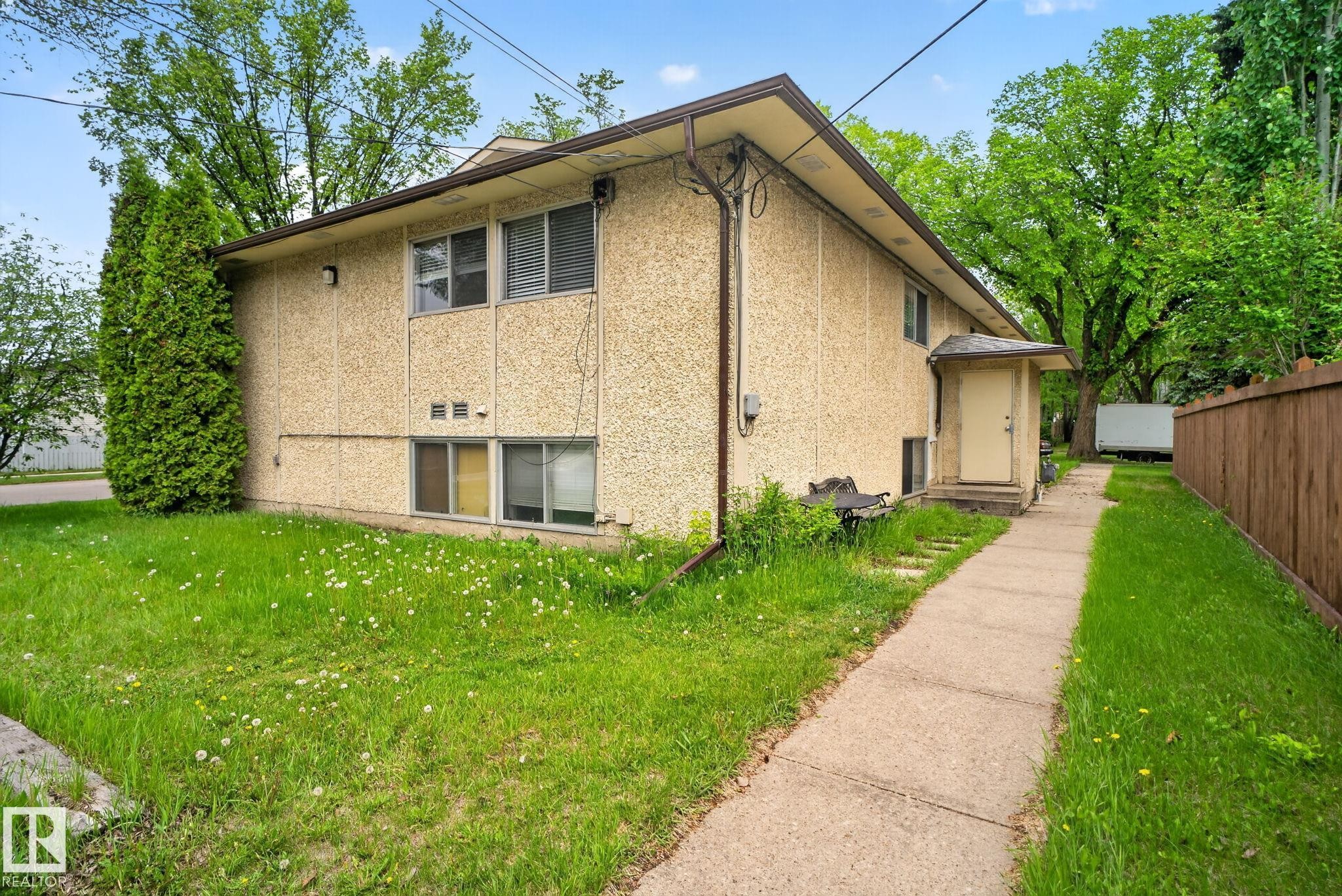 6203 122 Avenue, Edmonton, AB