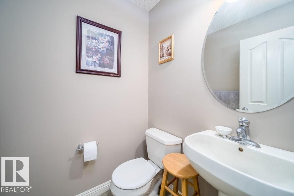 2577 Hanna Crescent, Edmonton, AB - Indoor Photo Showing Bathroom