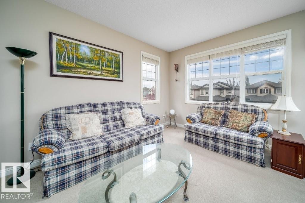 2577 Hanna Crescent, Edmonton, AB - Indoor Photo Showing Living Room
