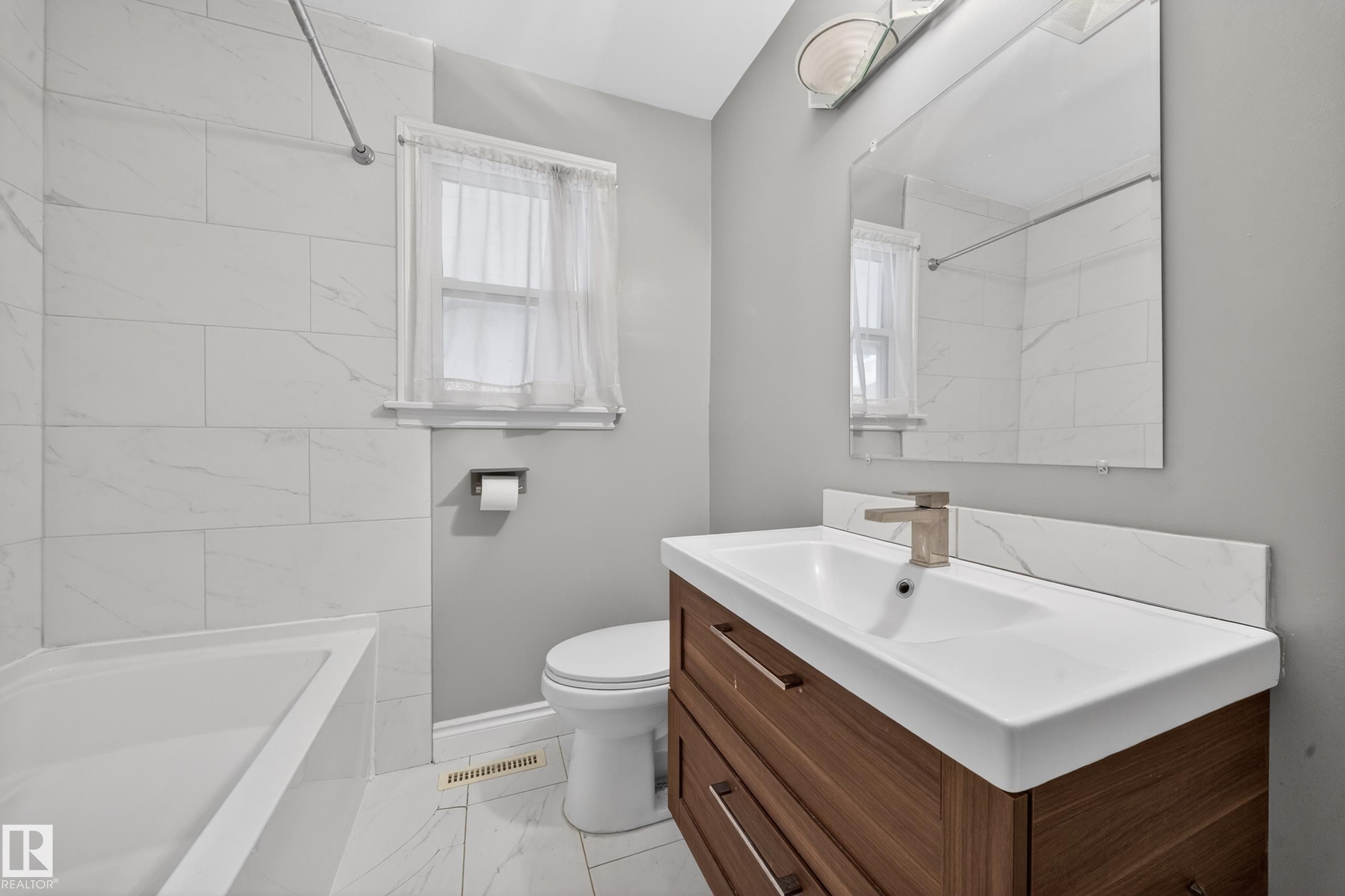 8706 83 Avenue, Edmonton, AB