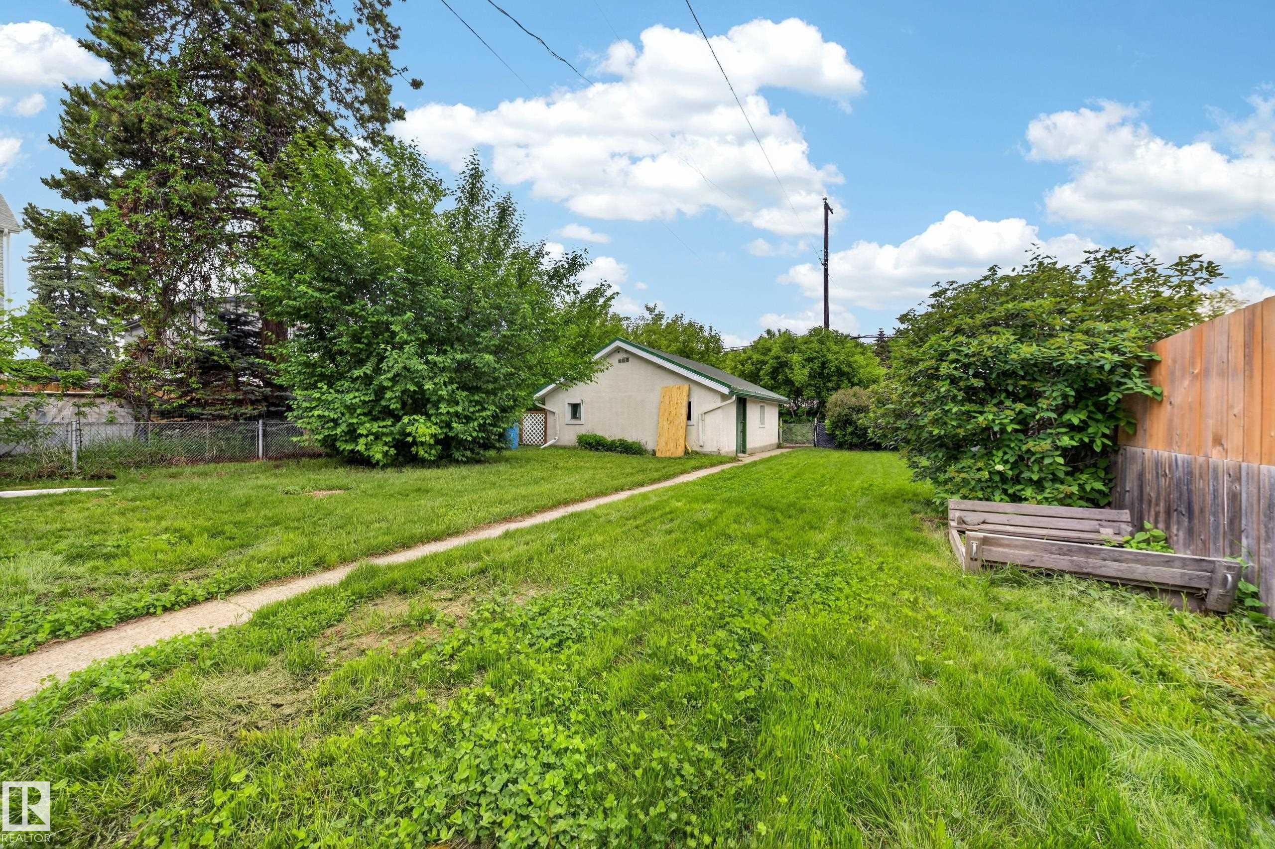 8706 83 Avenue, Edmonton, AB