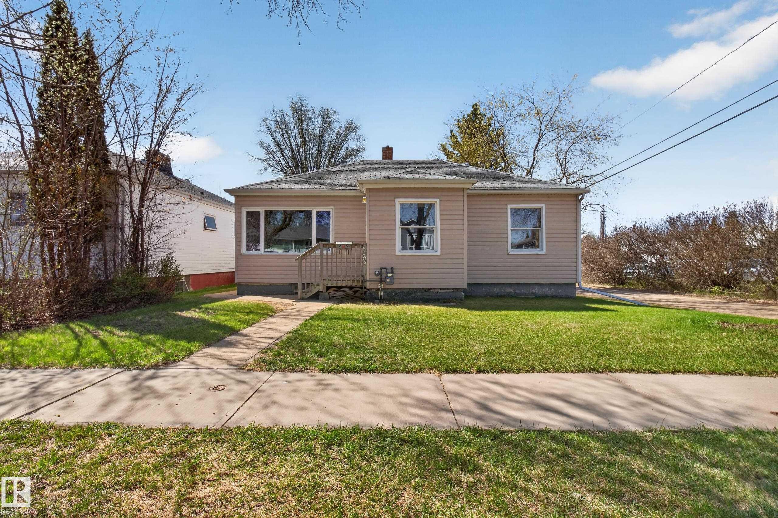5409 49 Ave, Camrose, AB
