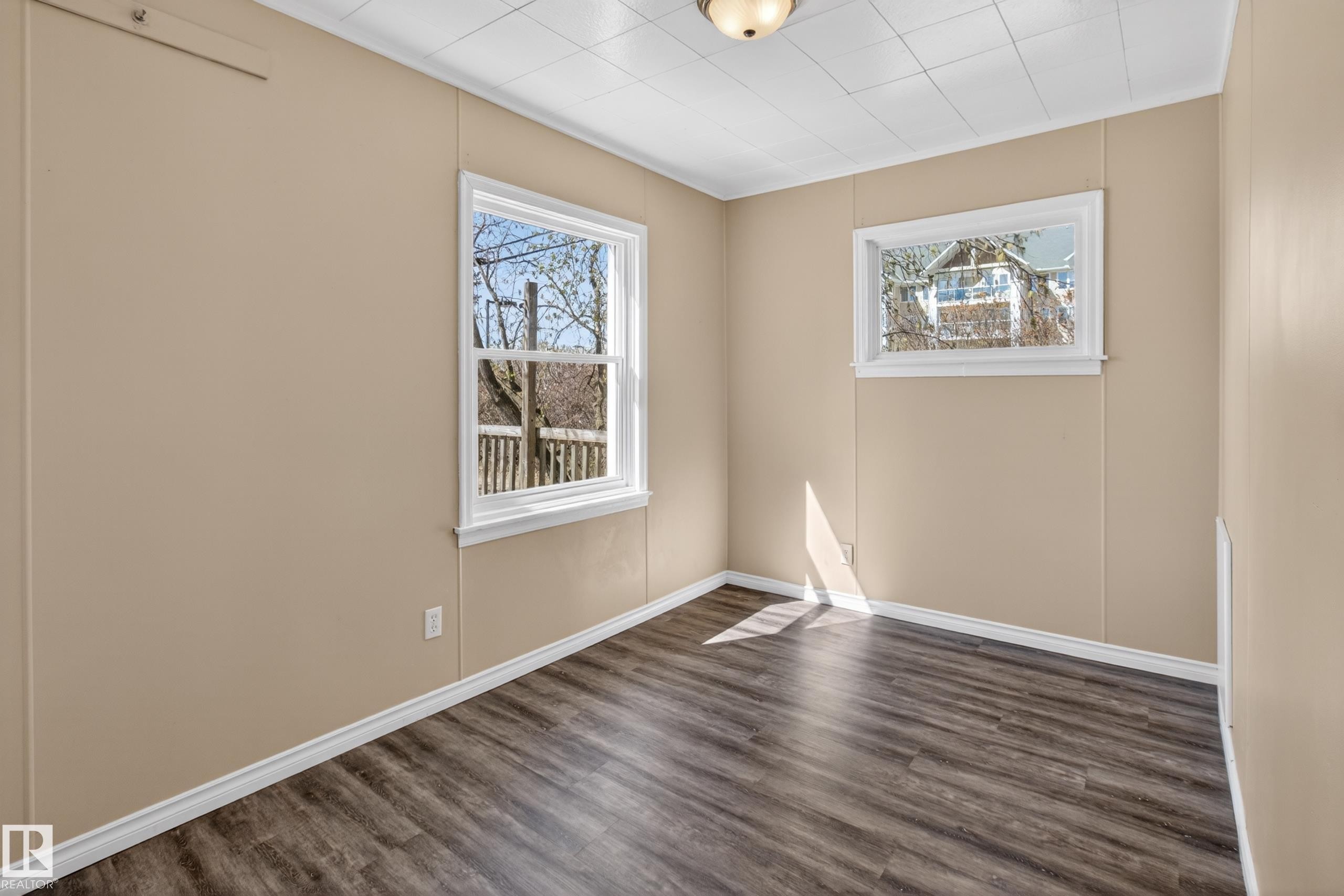 5409 49 Ave, Camrose, AB