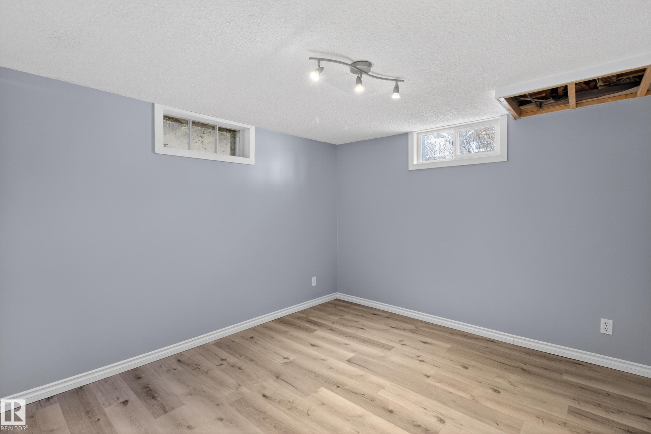 5409 49 Ave, Camrose, AB